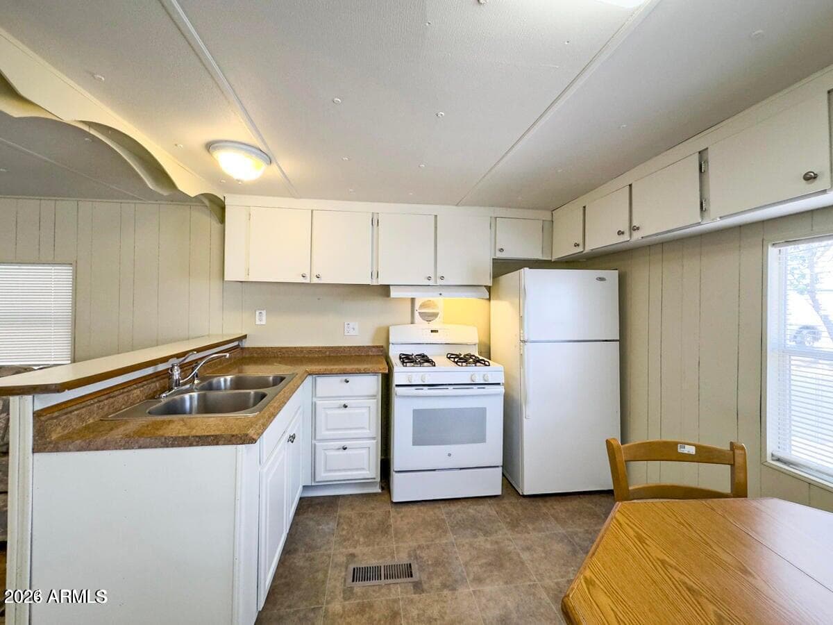 929 N DELAWARE Drive 8, Apache Junction, AZ 85120 — photo 10 of 14
