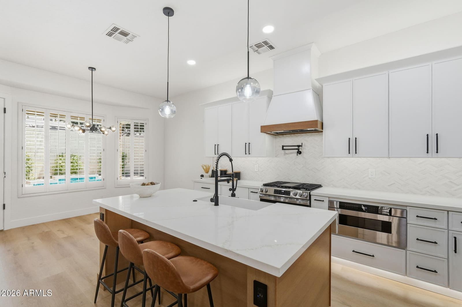 15221 S 18TH Avenue, Phoenix, AZ 85045 — photo 8 of 37