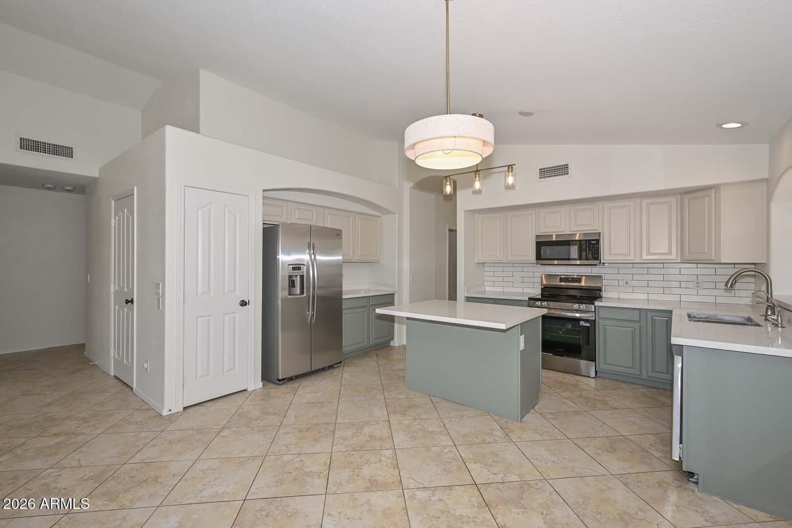 7911 W Kimberly Way, Glendale, AZ 85308 — photo 12 of 47