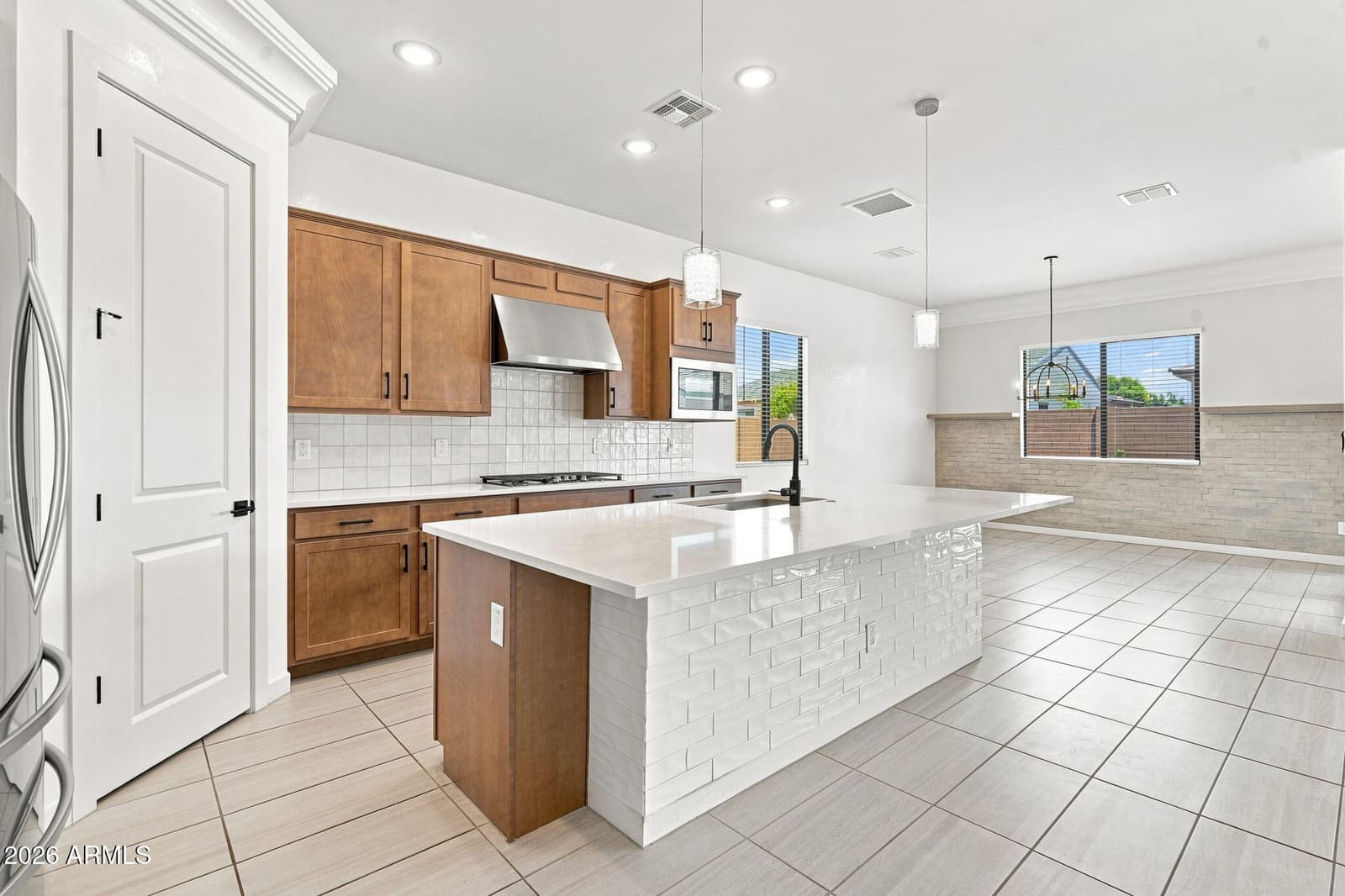 7527 N 84TH Avenue, Glendale, AZ 85305 — photo 9 of 60