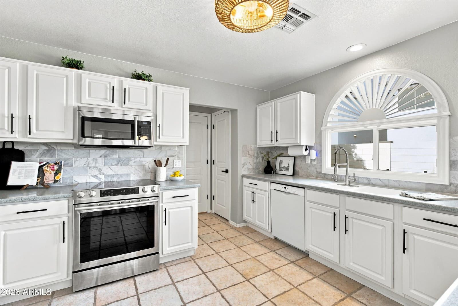 16036 N 11TH Avenue 1085, Phoenix, AZ 85023 — photo 10 of 28