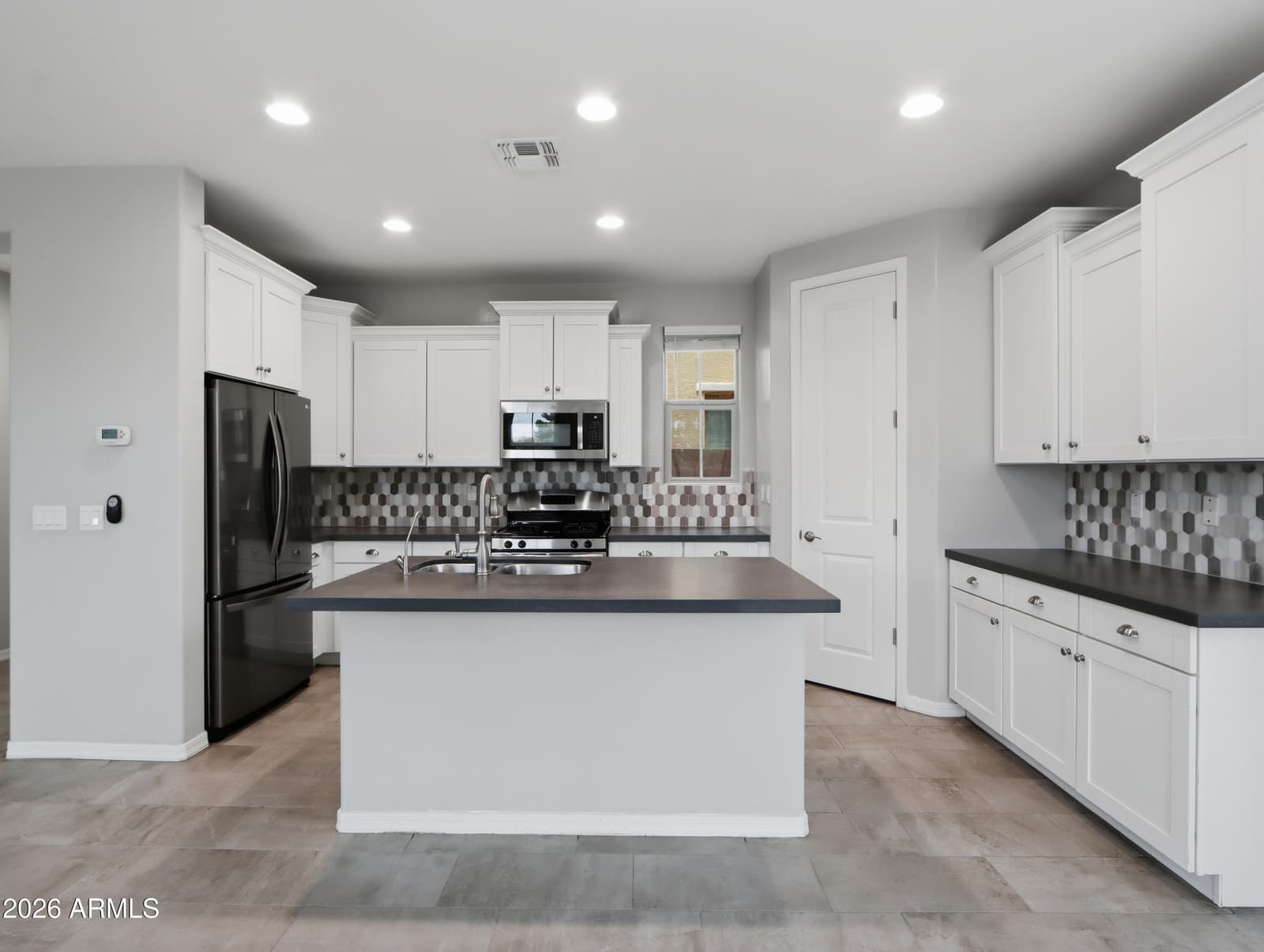 1942 S SYCAMORE Place, Chandler, AZ 85286 — photo 12 of 51