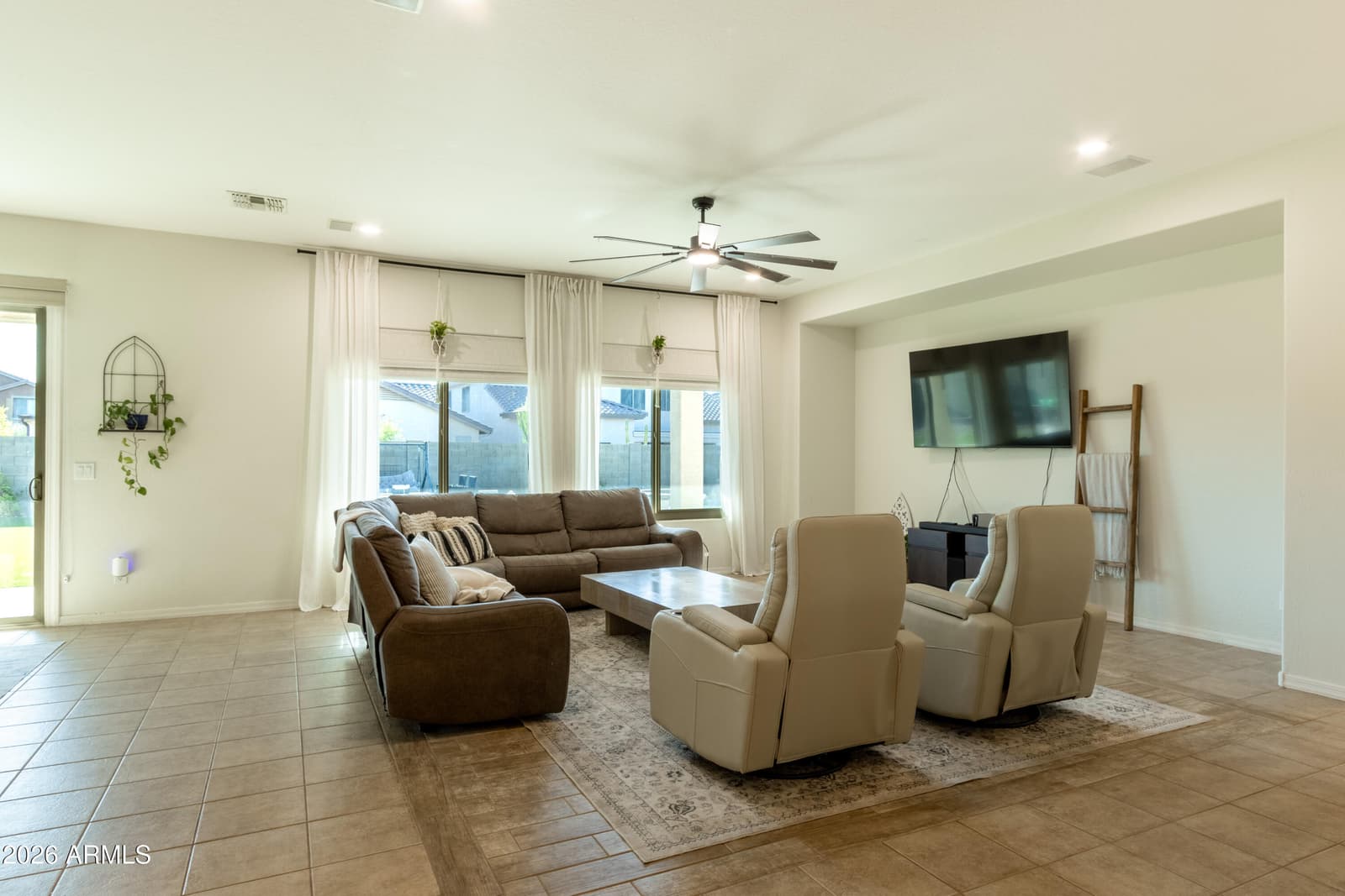 2422 W CLEARVIEW Trail, Anthem, AZ 85086 — photo 13 of 43