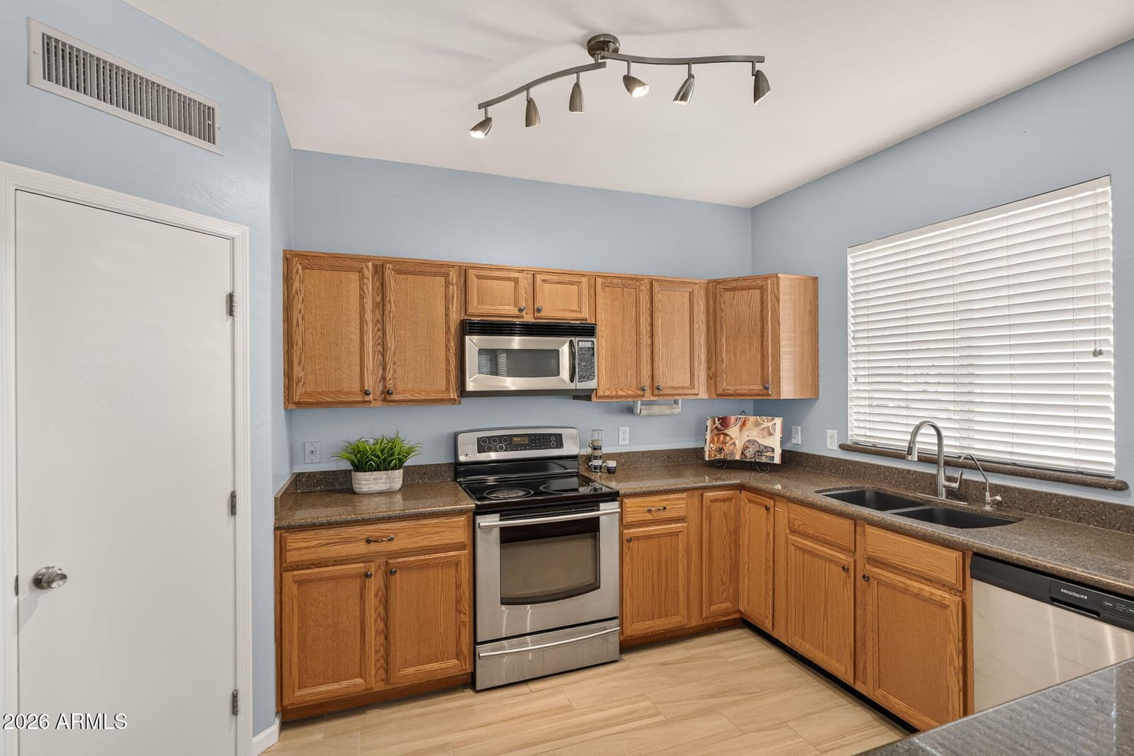 3014 W VILLA CASSANDRA Drive, Phoenix, AZ 85086 — photo 12 of 35