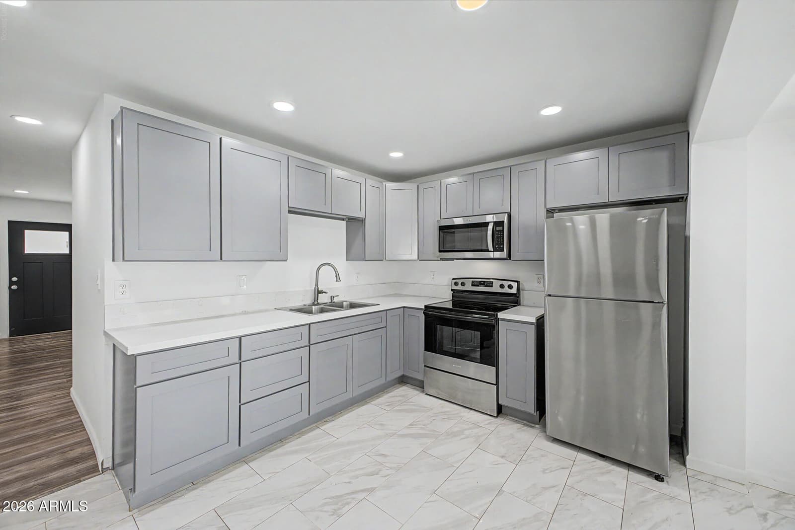 6340 W AVALON Drive, Phoenix, AZ 85033 — photo 14 of 44