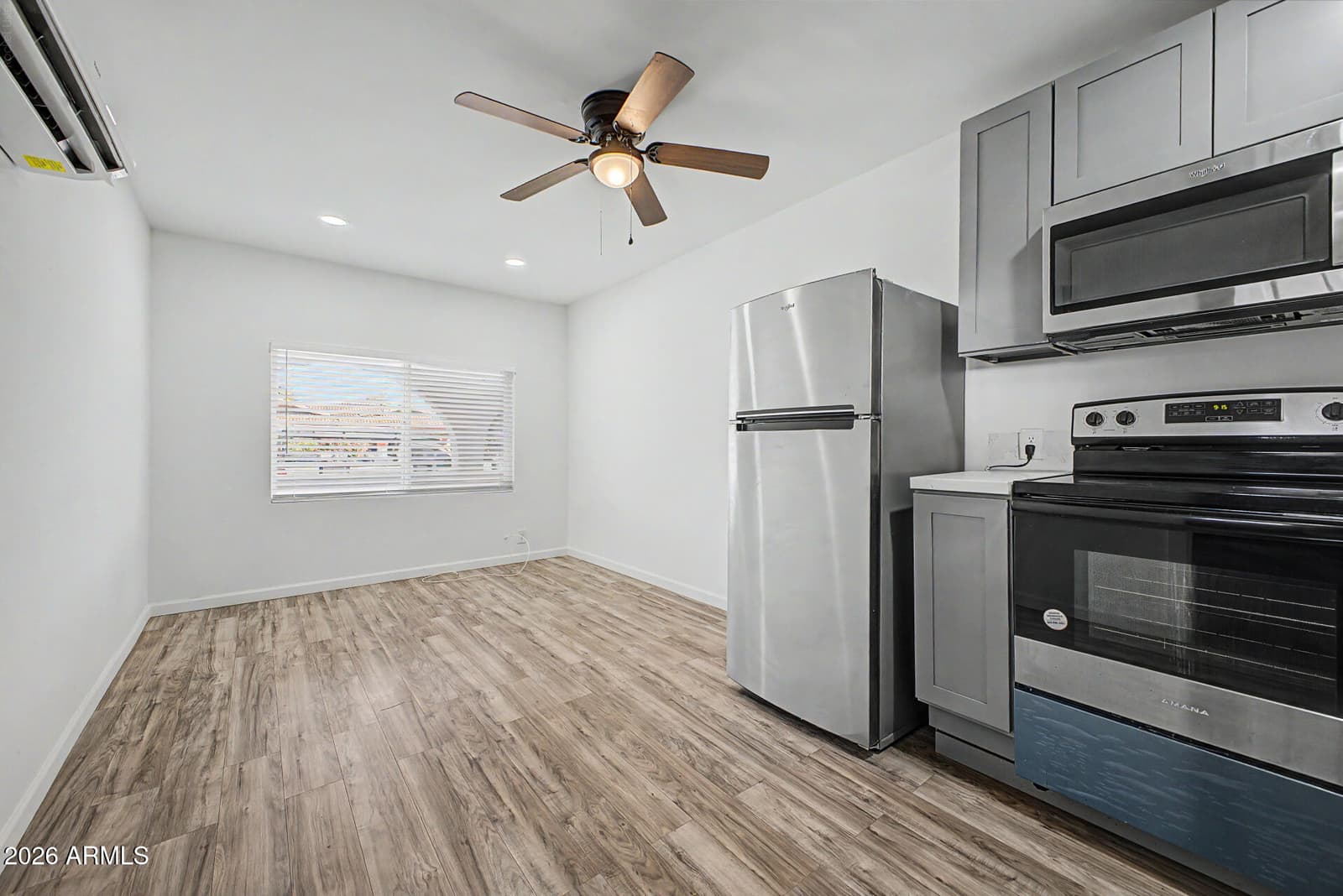 6340 W AVALON Drive, Phoenix, AZ 85033 — photo 4 of 44