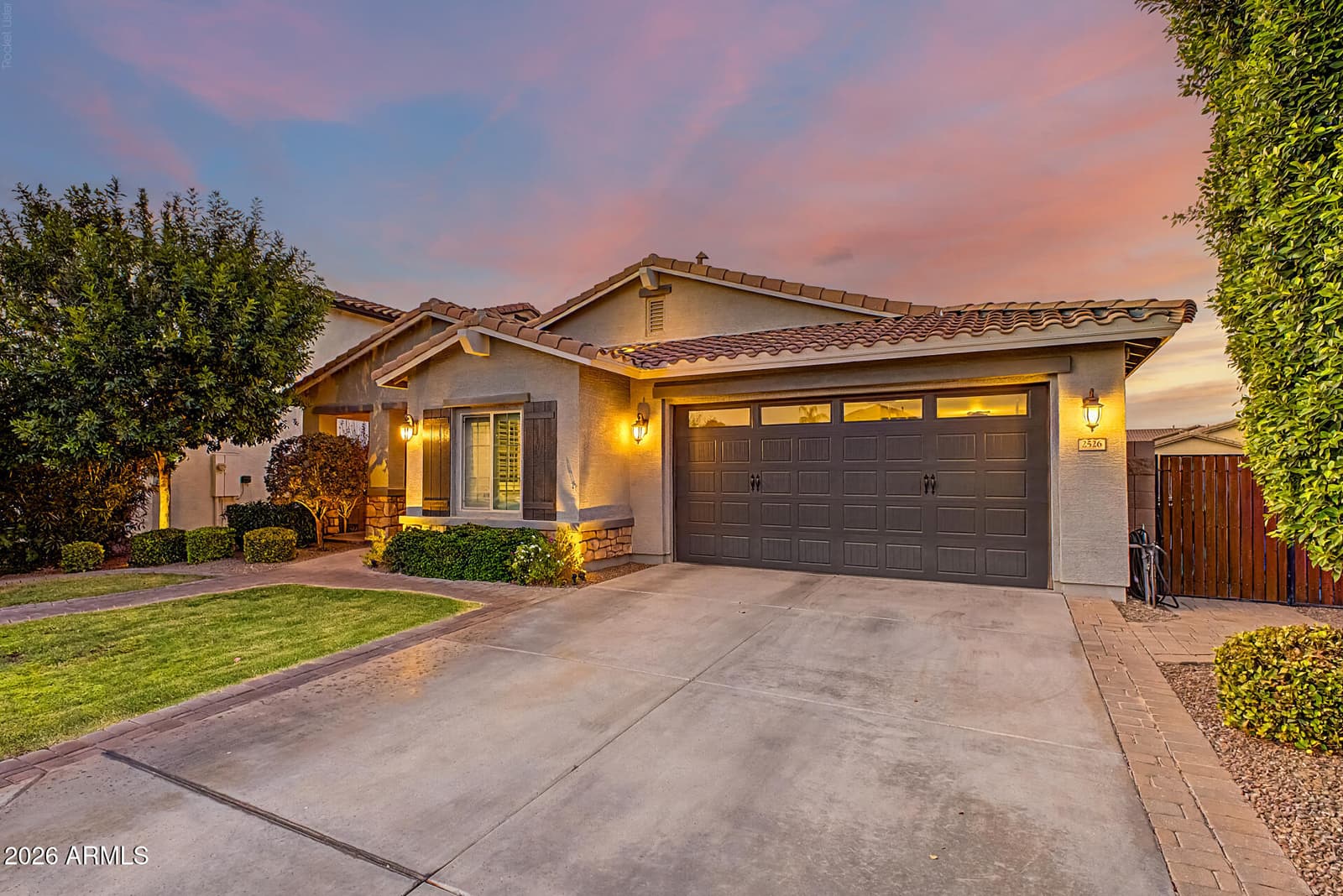2526 E TONTO Drive, Gilbert, AZ 85298 — photo 3 of 40