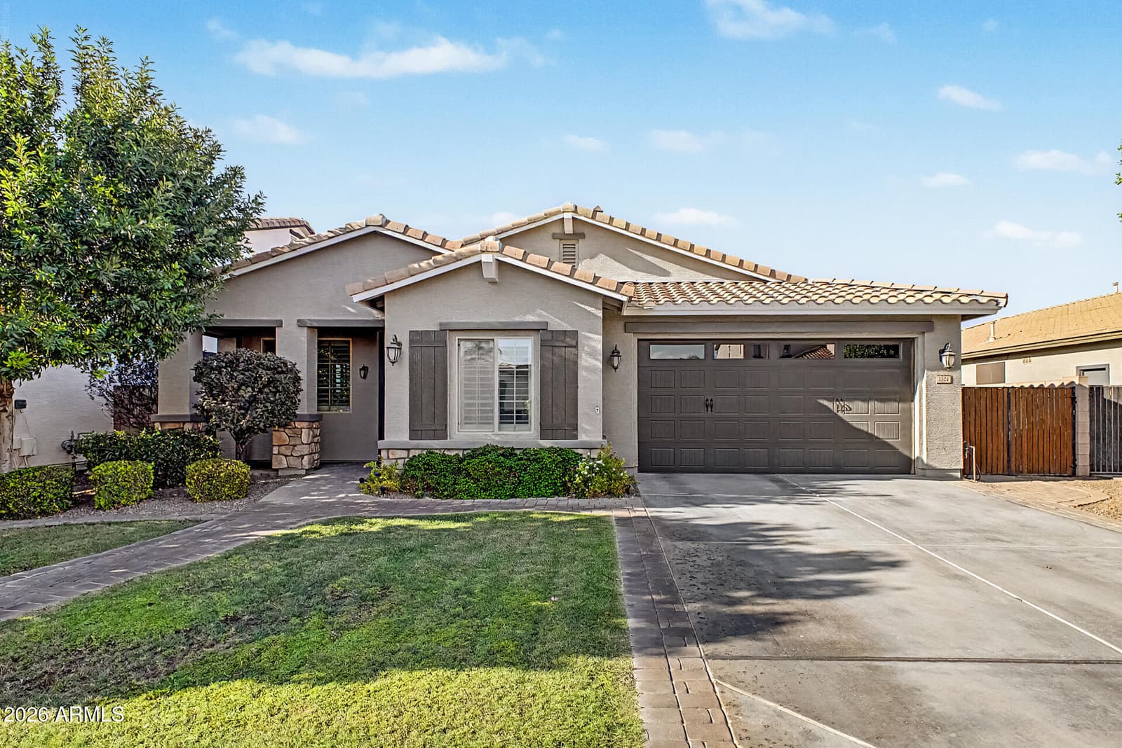 2526 E TONTO Drive, Gilbert, AZ 85298 — photo 4 of 40