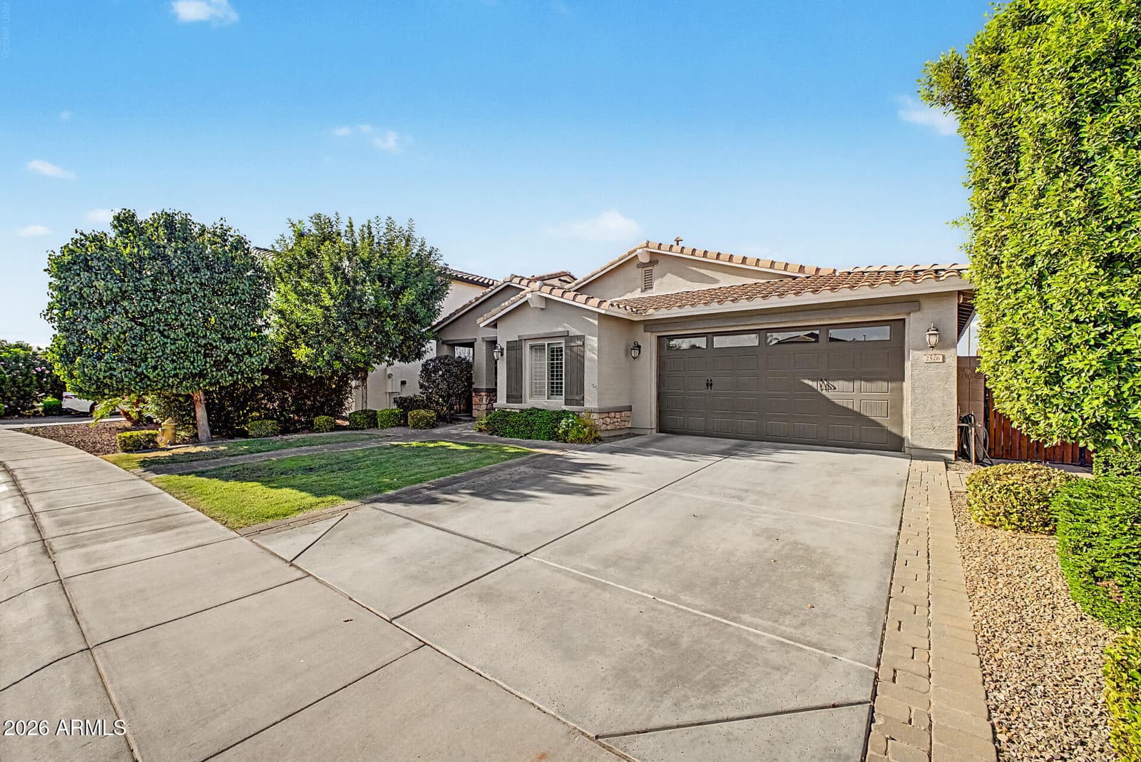 2526 E TONTO Drive, Gilbert, AZ 85298 — photo 5 of 40