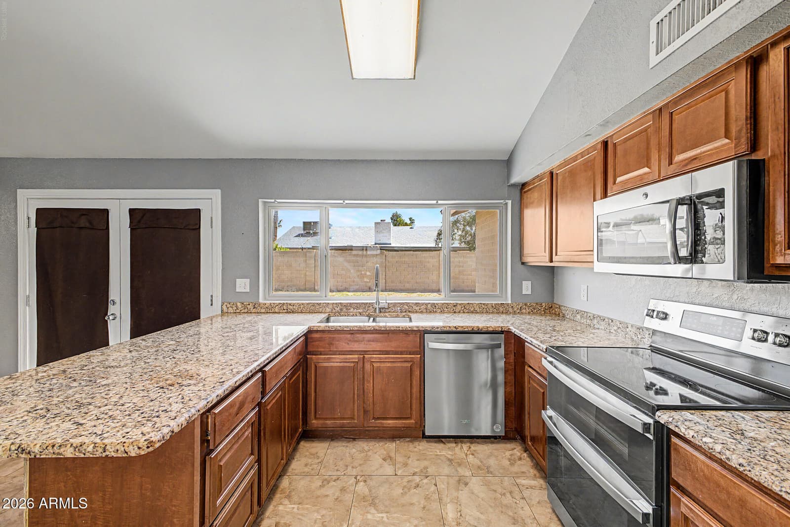 4109 W ASTER Drive, Phoenix, AZ 85029 — photo 10 of 27