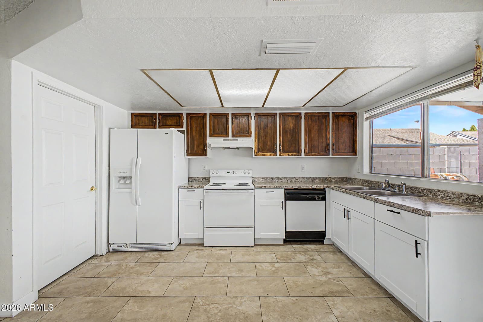 4447 N 77TH Drive, Phoenix, AZ 85033 — photo 11 of 25