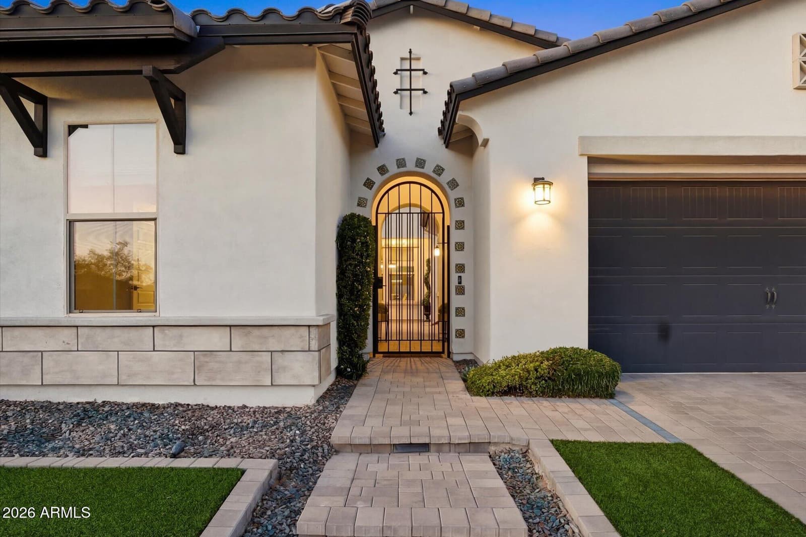 2080 E AQUARIUS Place, Chandler, AZ 85249 — photo 3 of 40