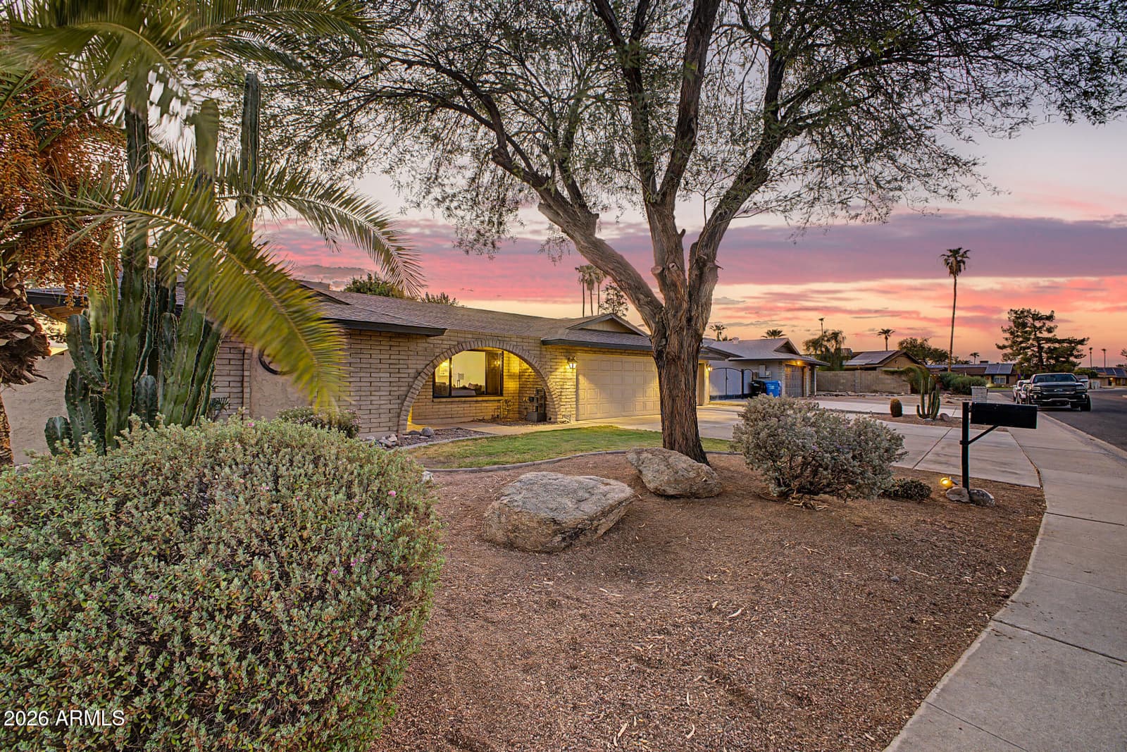 16310 N 36TH Drive, Phoenix, AZ 85053 — photo 3 of 39