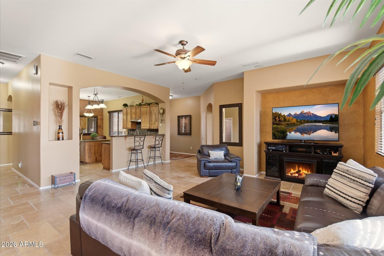 4821 E KIRKLAND Road, Phoenix, AZ 85054 — photo 4 of 28