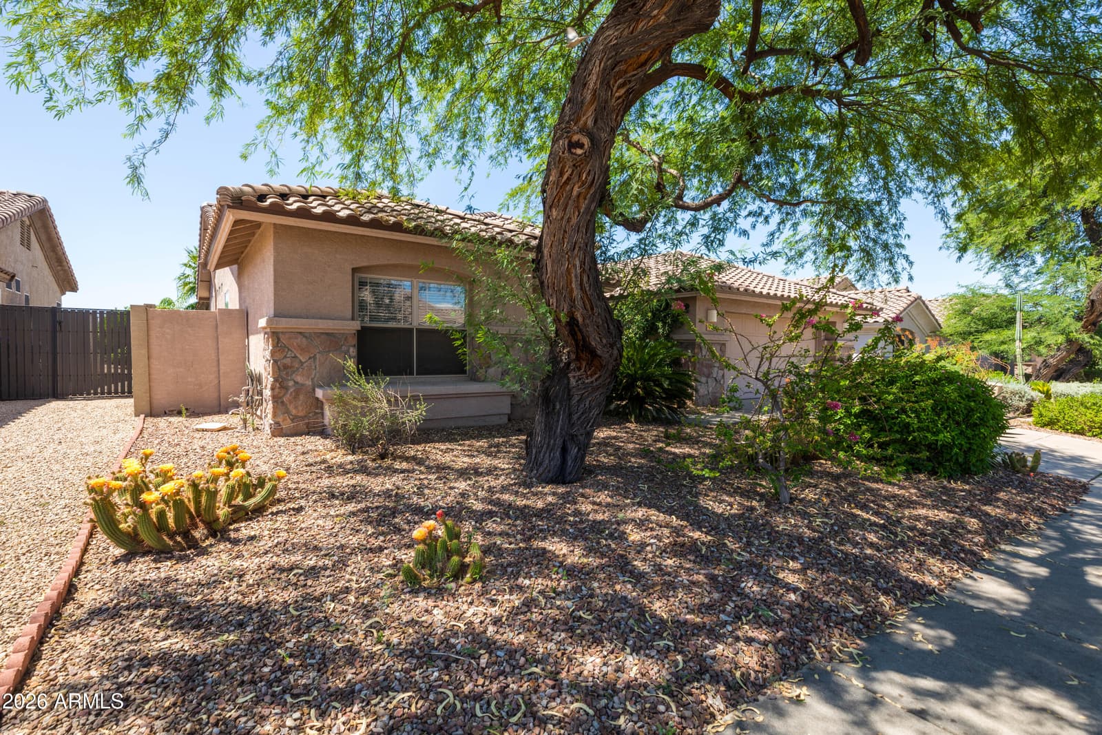 4409 E LARIAT Lane, Phoenix, AZ 85050 — photo 9 of 46