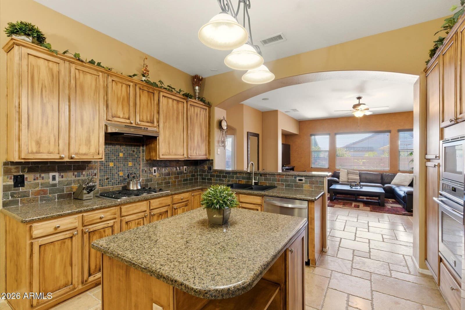 4821 E KIRKLAND Road, Phoenix, AZ 85054 — photo 10 of 28