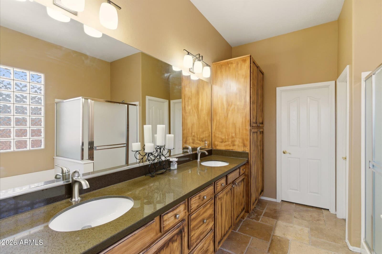 4821 E KIRKLAND Road, Phoenix, AZ 85054 — photo 14 of 28