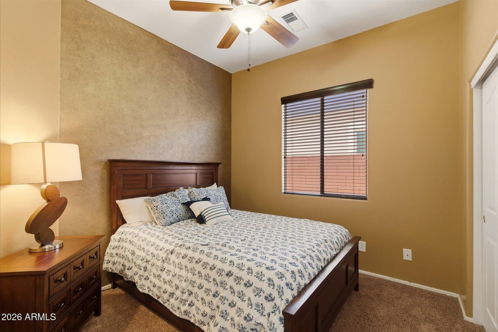 4821 E KIRKLAND Road, Phoenix, AZ 85054 — photo 16 of 28
