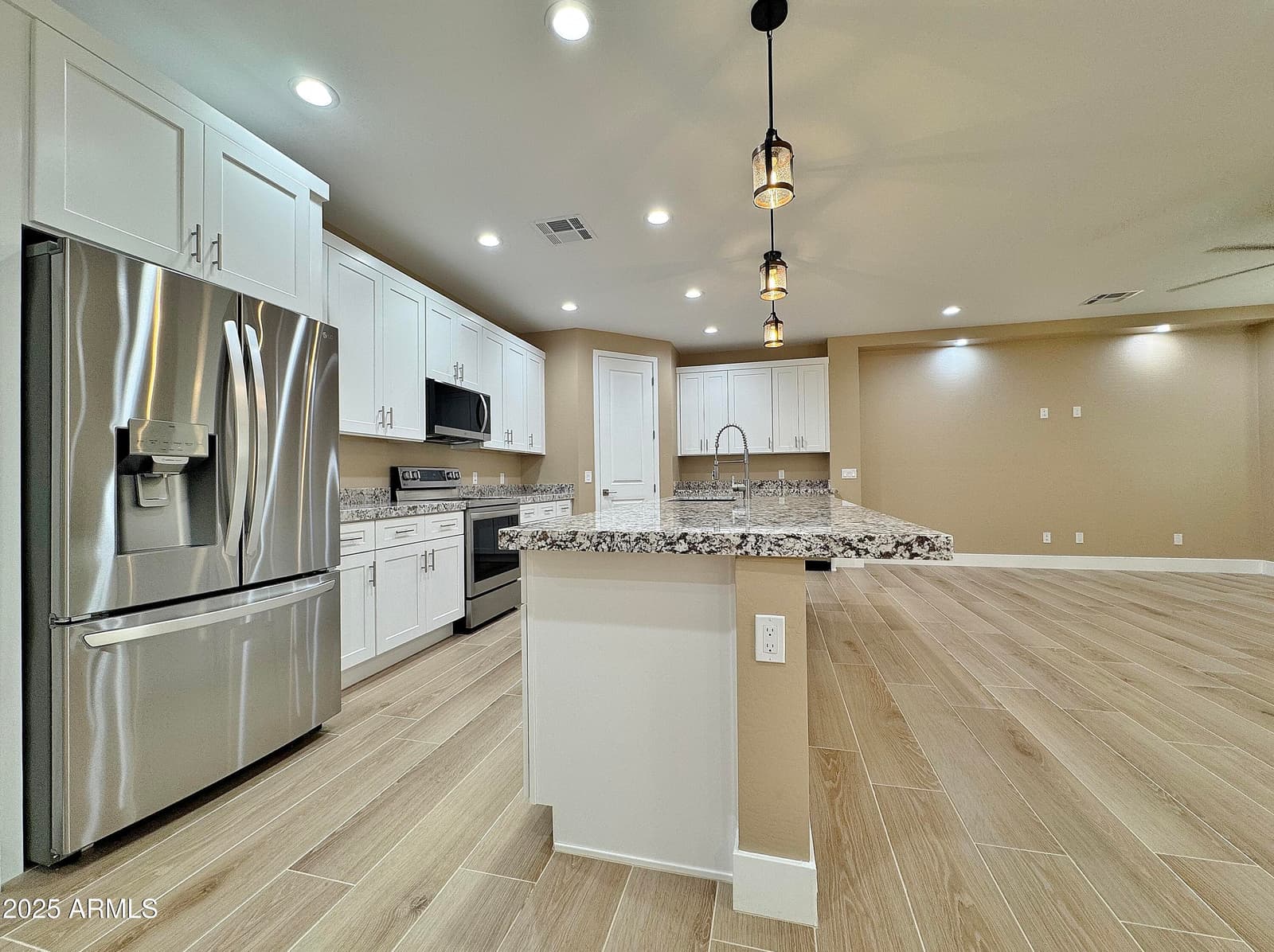 1567 N HIMOSA Drive, Casa Grande, AZ 85122 — photo 10 of 45