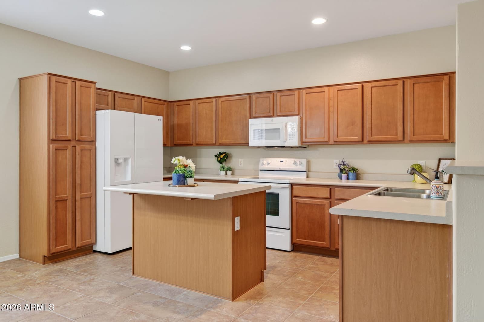 12533 W BIRD Lane, Litchfield Park, AZ 85340 — photo 8 of 36