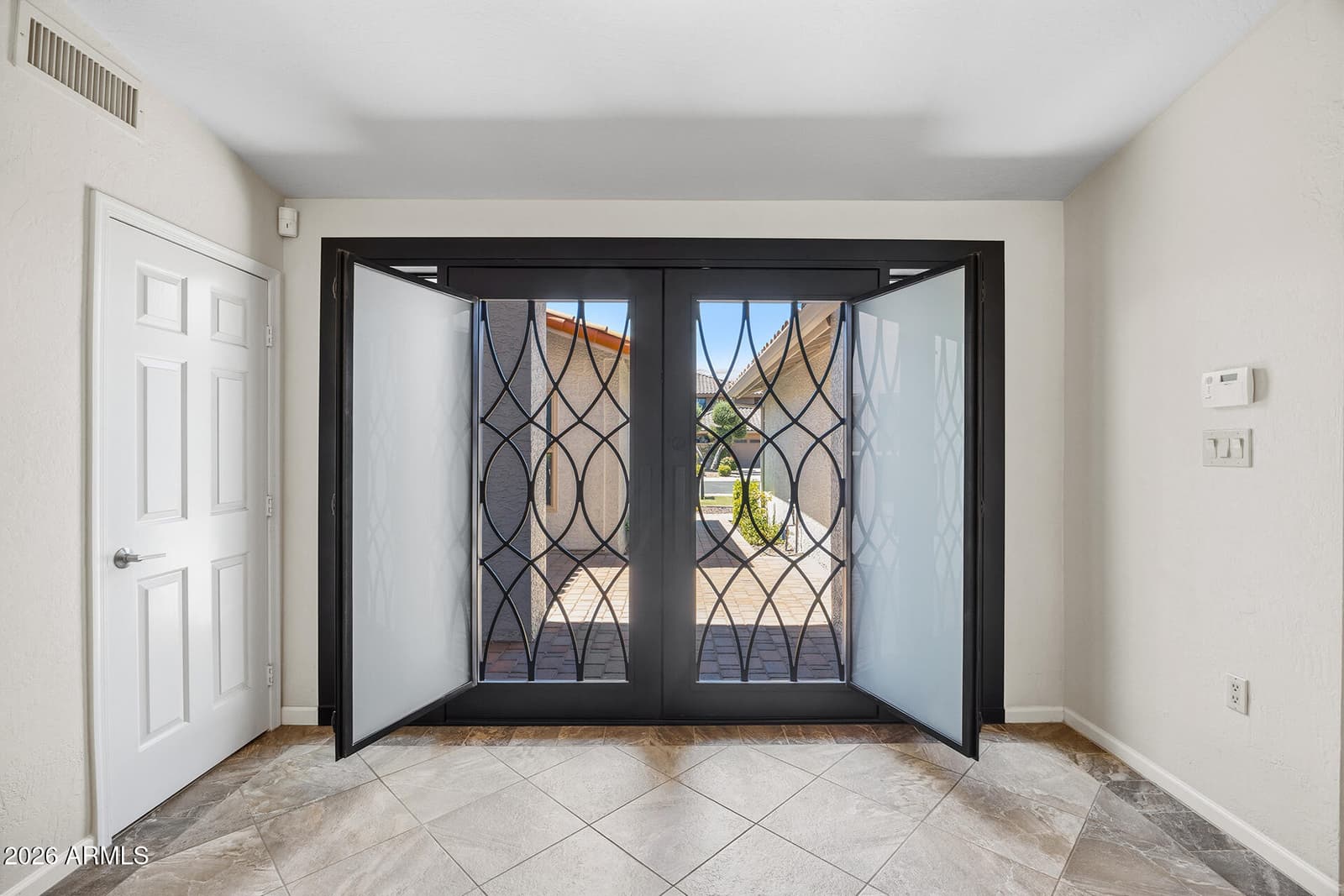 9886 E CINNABAR Avenue, Scottsdale, AZ 85258 — photo 10 of 49