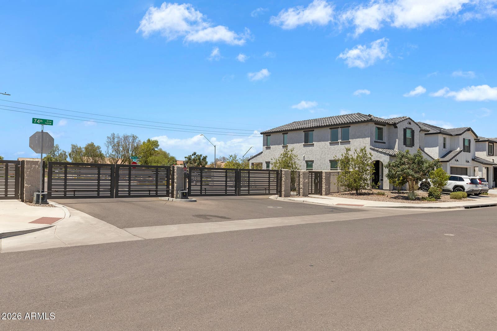7435 N 74TH Avenue, Glendale, AZ 85303 — photo 6 of 61