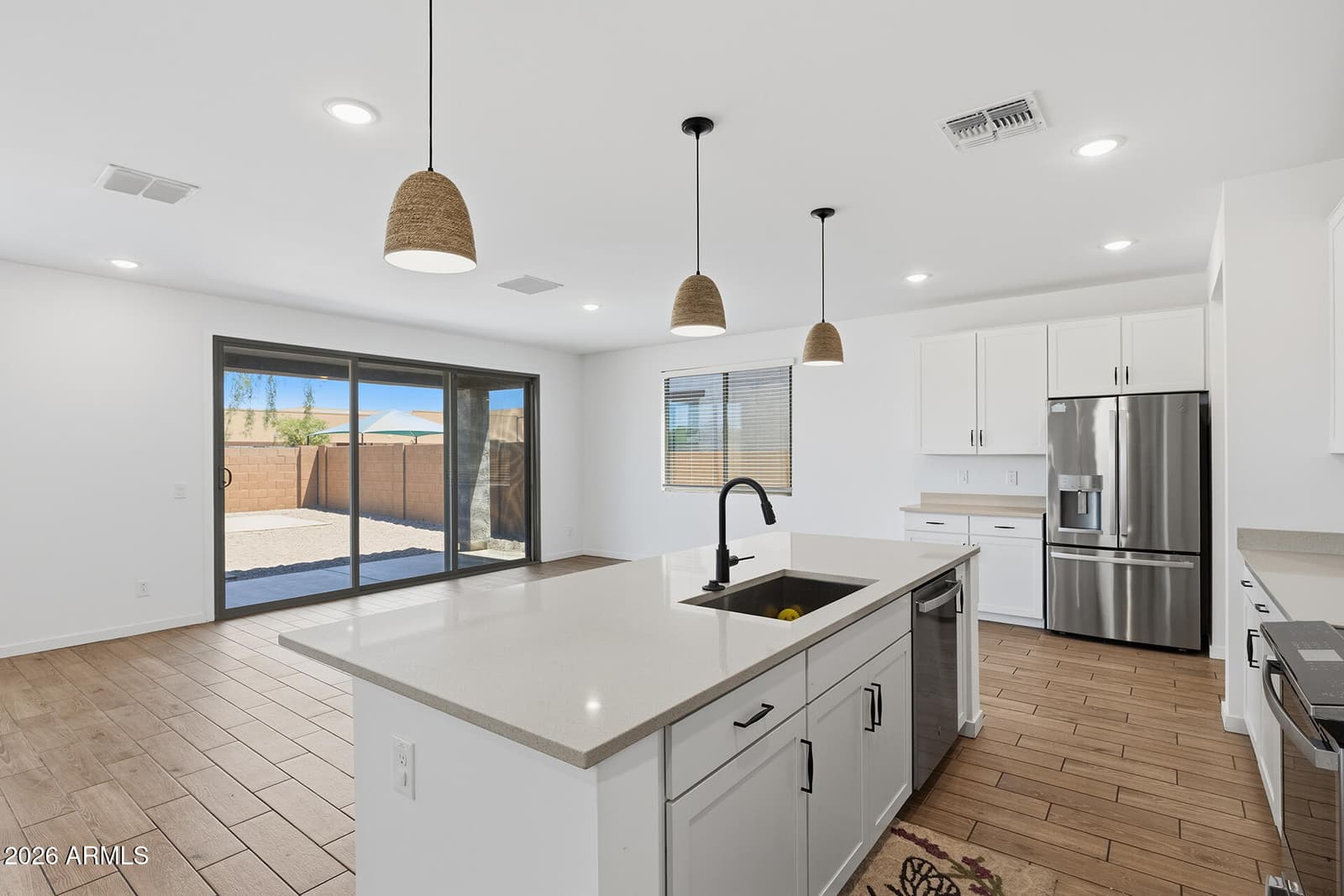 7435 N 74TH Avenue, Glendale, AZ 85303 — photo 3 of 61