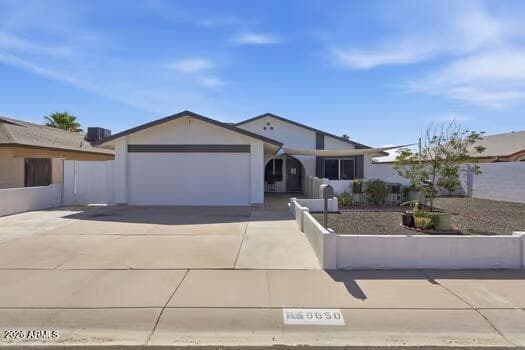 8650 N 56th Avenue, Glendale, AZ 85302 — photo 1 of 19