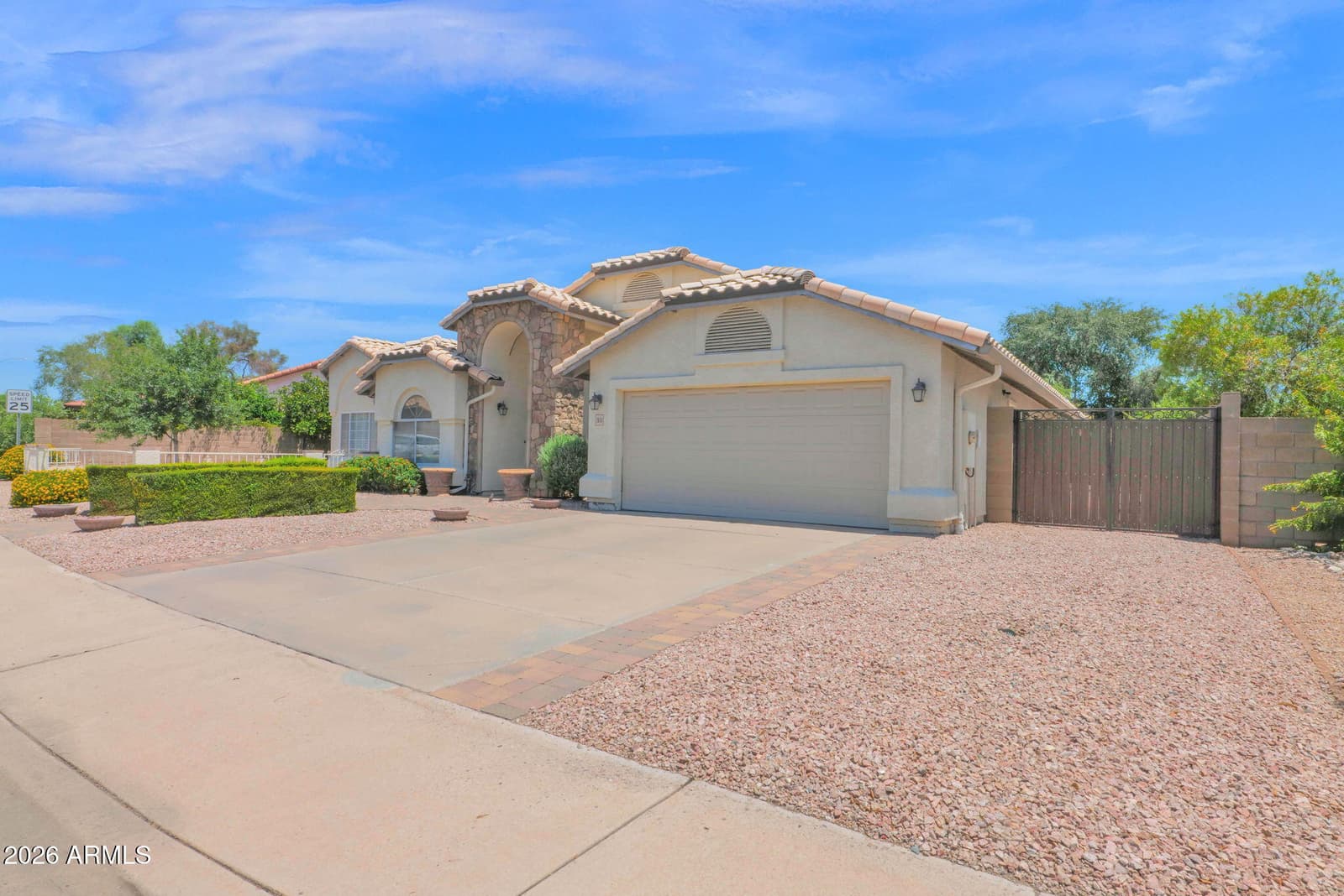 2633 S VINEYARD, Mesa, AZ 85210 — photo 2 of 28
