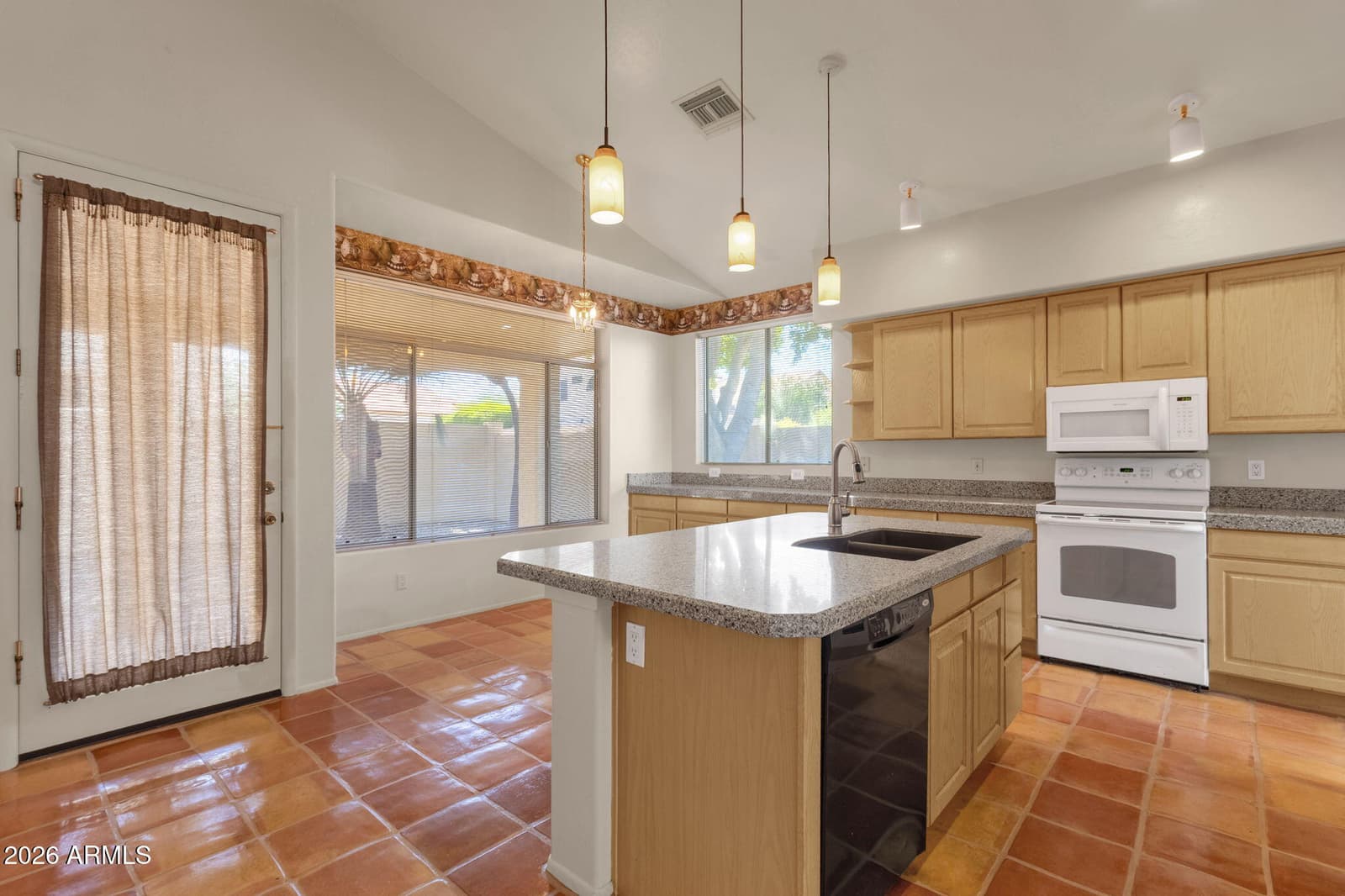 3001 E REDFIELD Road, Phoenix, AZ 85032 — photo 8 of 33