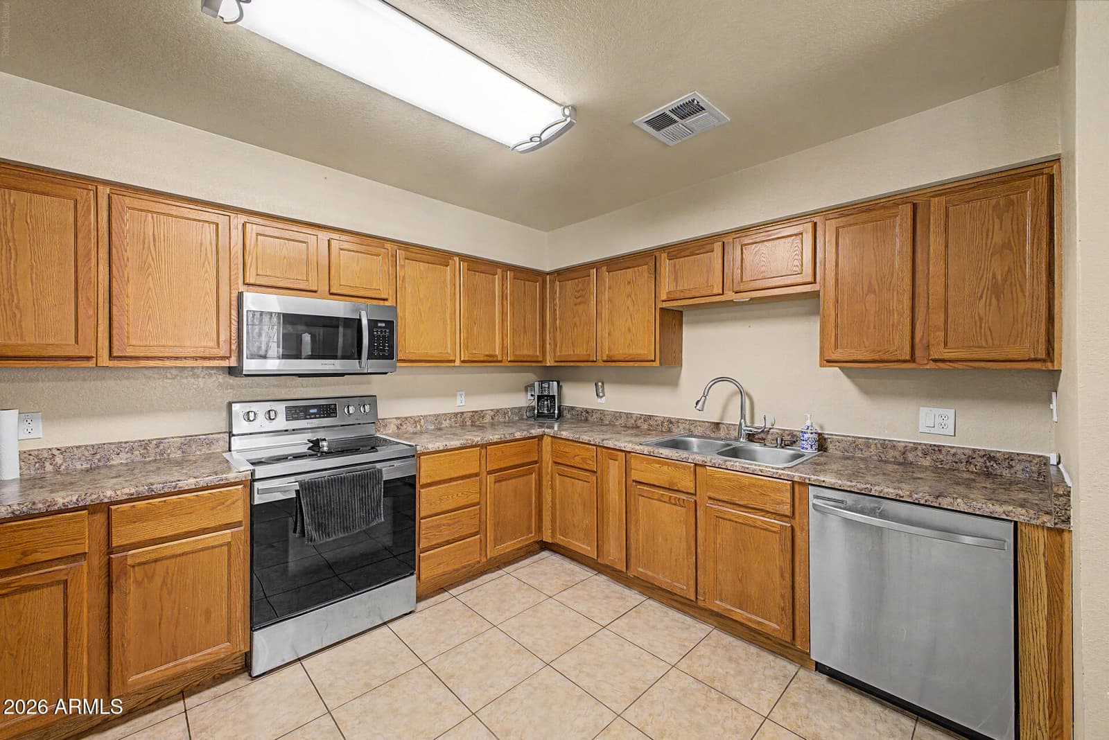 13509 S Silent Road, Arizona City, AZ 85123 — photo 11 of 31