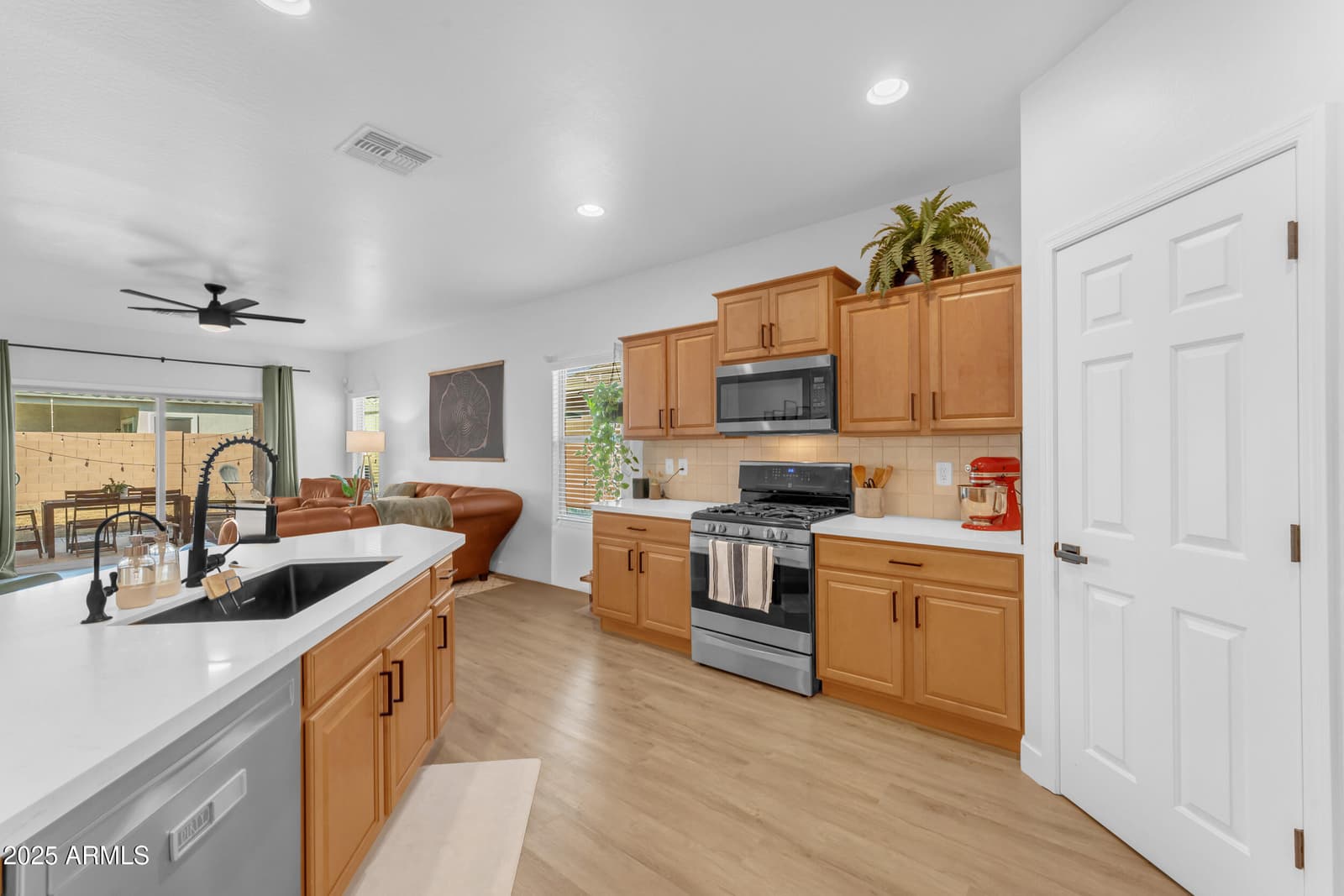 10938 E SOMBRA Circle, Mesa, AZ 85212 — photo 13 of 34