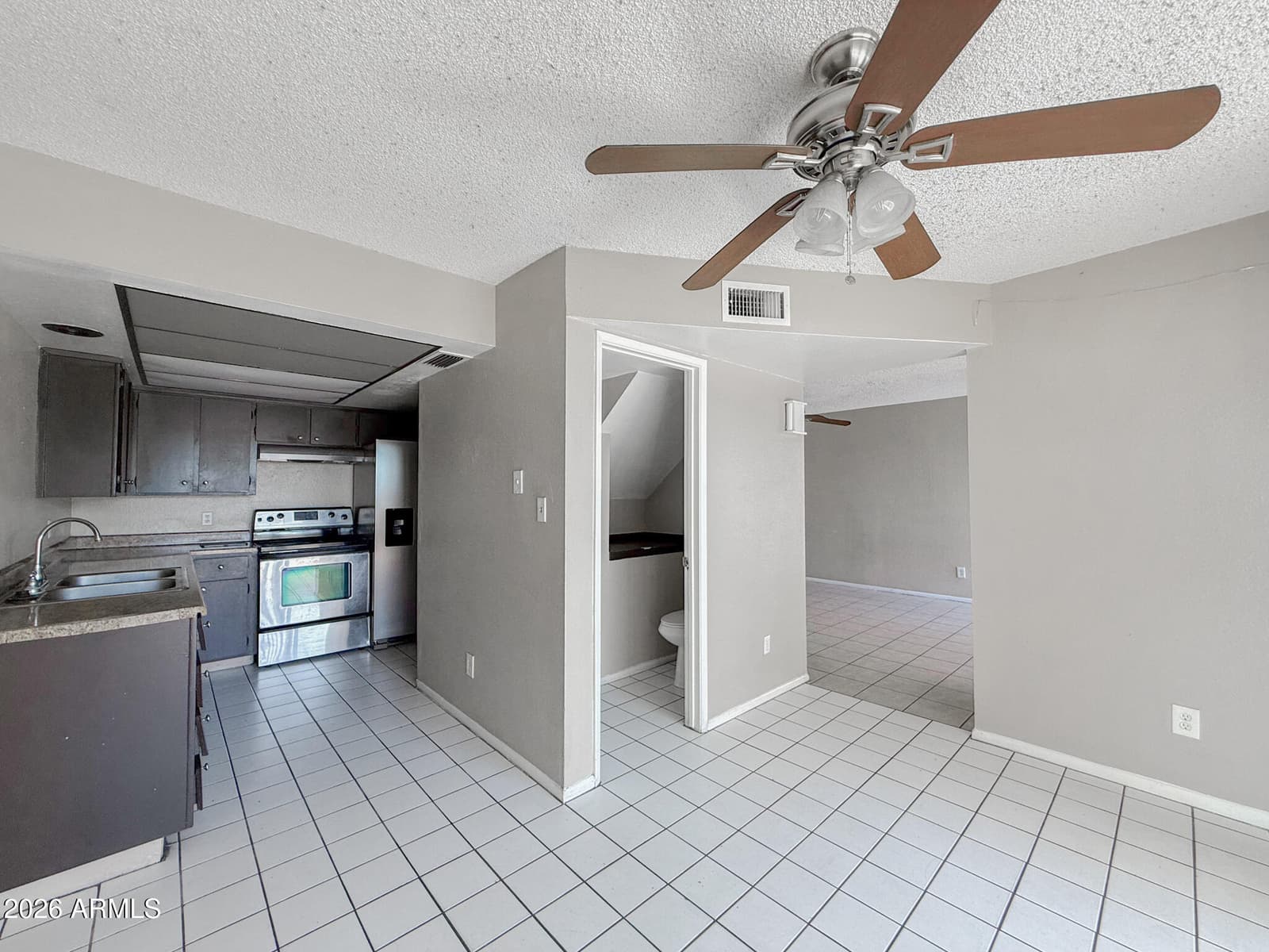 5172 W OLIVE Avenue, Glendale, AZ 85302 — photo 8 of 19