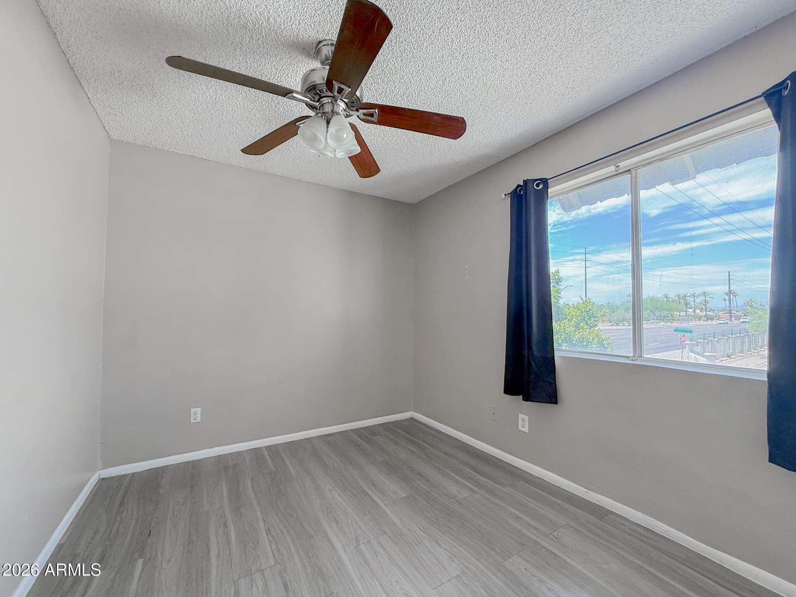 5172 W OLIVE Avenue, Glendale, AZ 85302 — photo 10 of 19