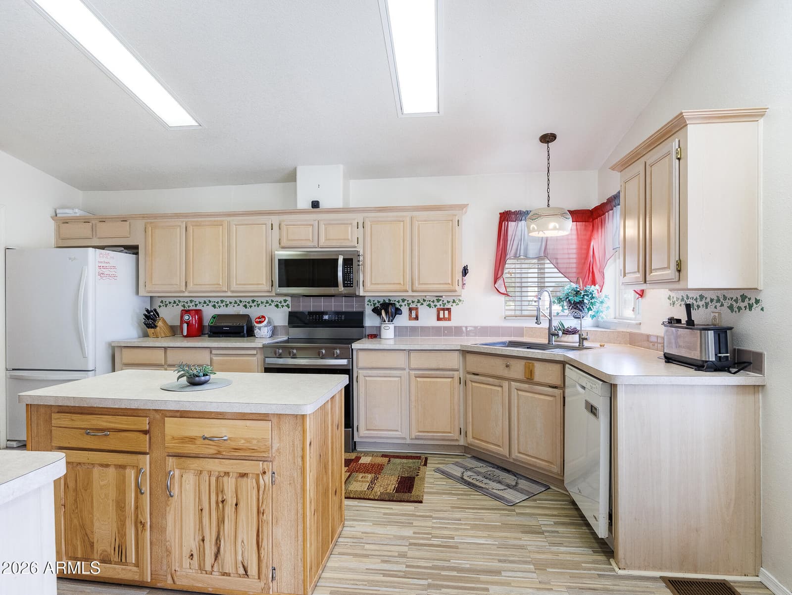 880 W MOON SHADOW Drive, Casa Grande, AZ 85122 — photo 11 of 43
