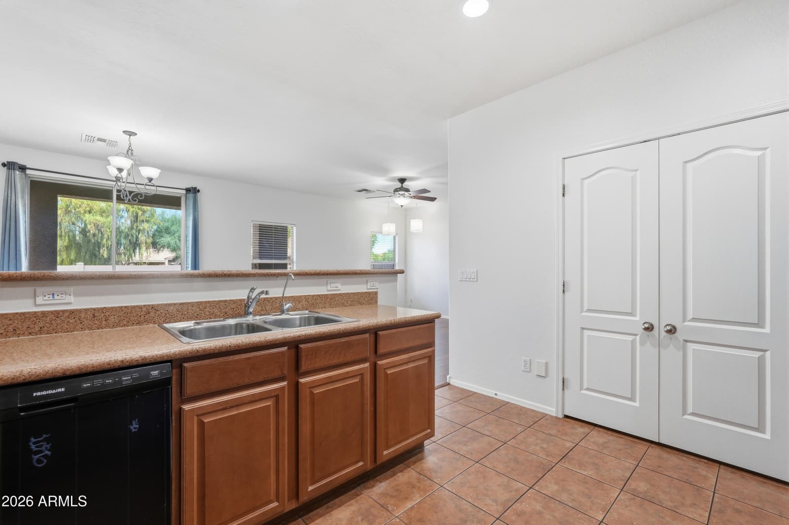 5856 E HOLMES Avenue, Mesa, AZ 85206 — photo 18 of 59