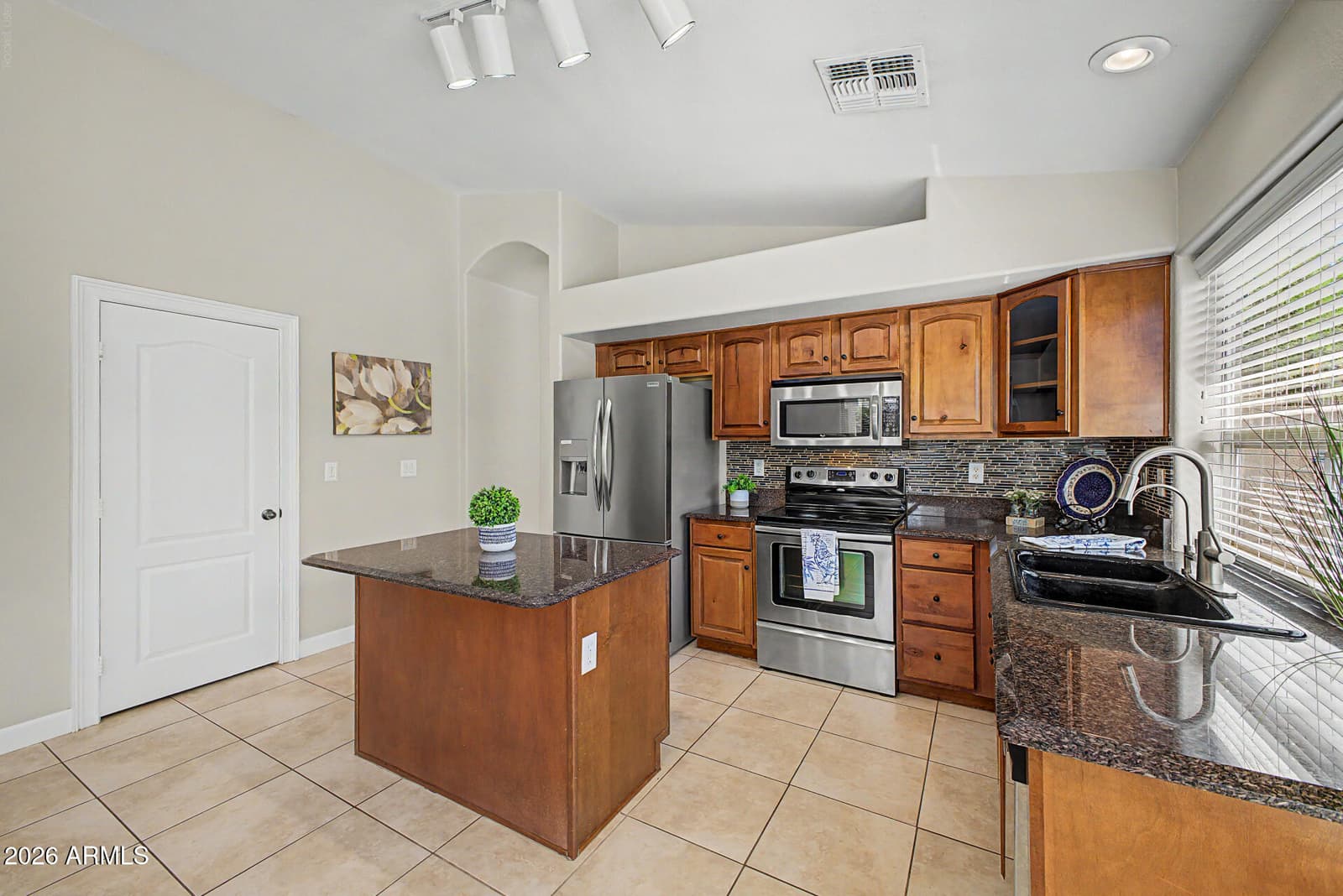 41949 W ANNE Lane, Maricopa, AZ 85138 — photo 15 of 34