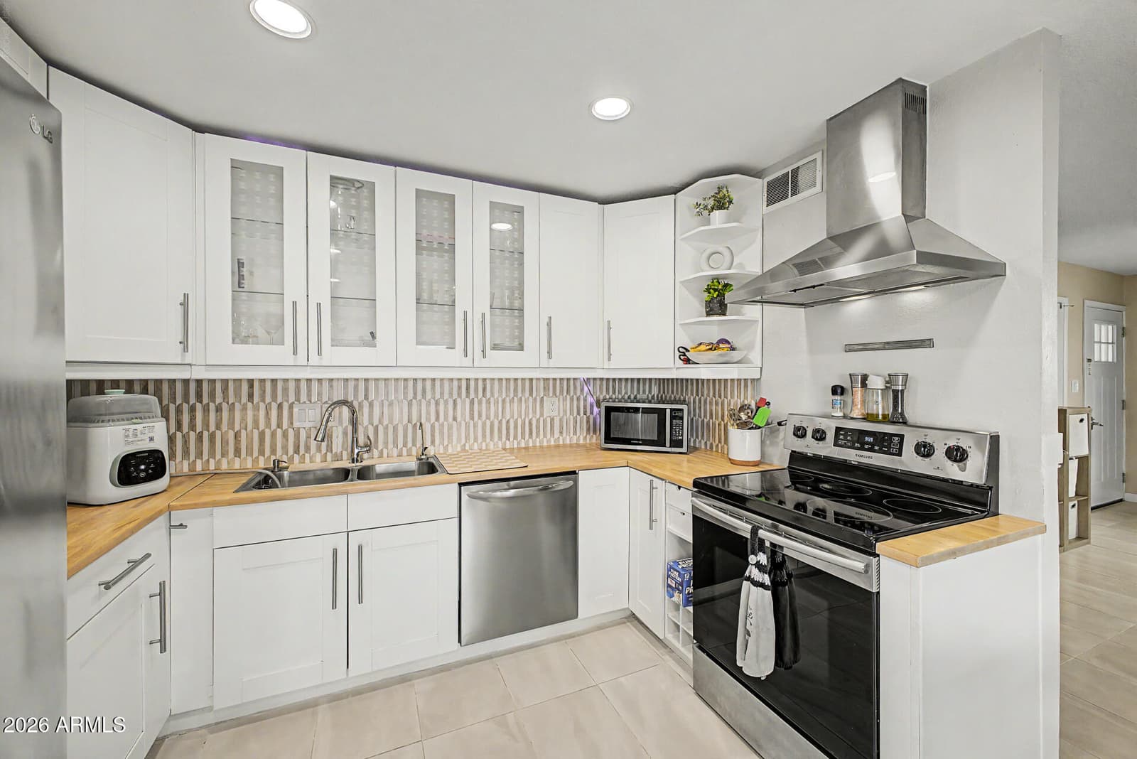 324 W SANTA CRUZ Drive, Tempe, AZ 85282 — photo 14 of 29