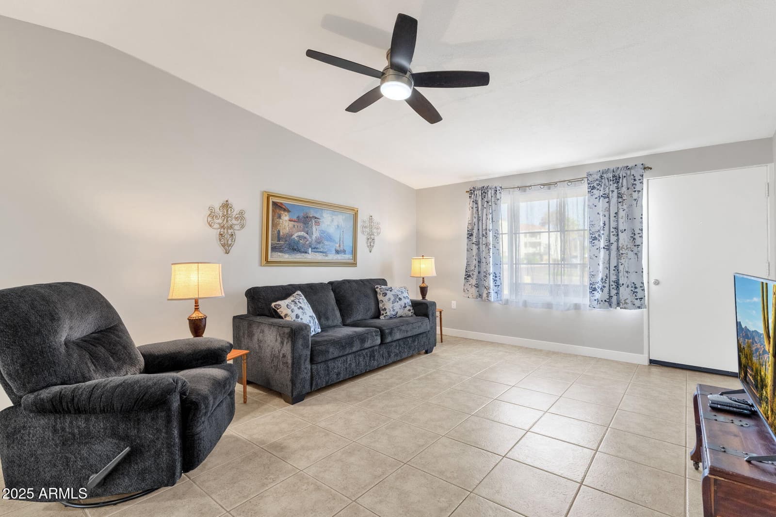 345 W MONTECITO Avenue, Phoenix, AZ 85013 — photo 10 of 39