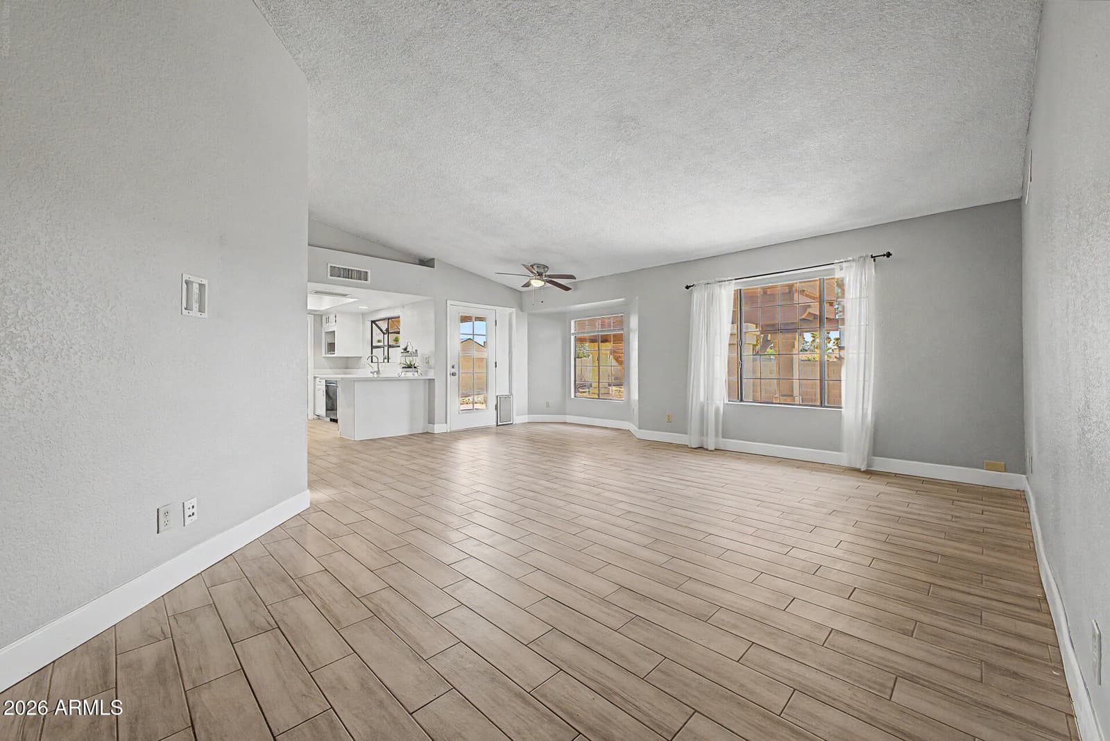 3165 W MARCONI Avenue, Phoenix, AZ 85053 — photo 10 of 60