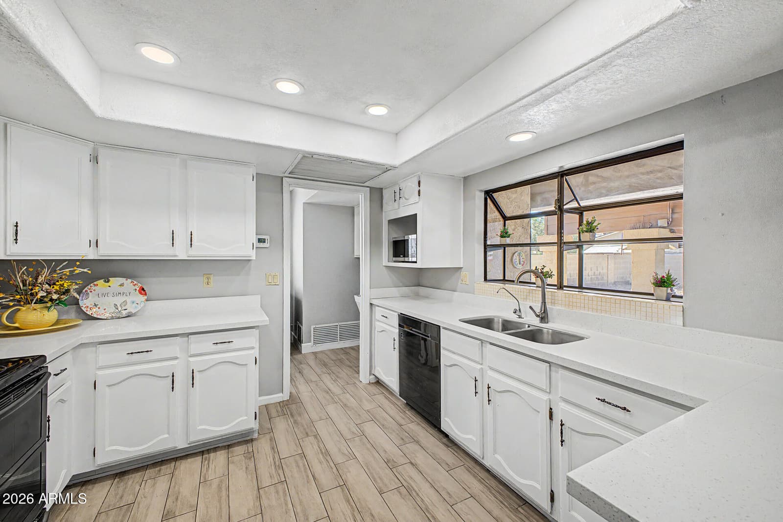 3165 W MARCONI Avenue, Phoenix, AZ 85053 — photo 16 of 60