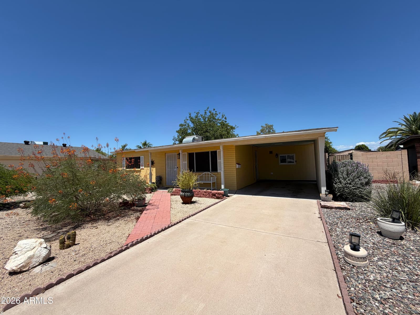 2354 E BETTY ELYSE Lane, Phoenix, AZ 85022 — photo 2 of 27