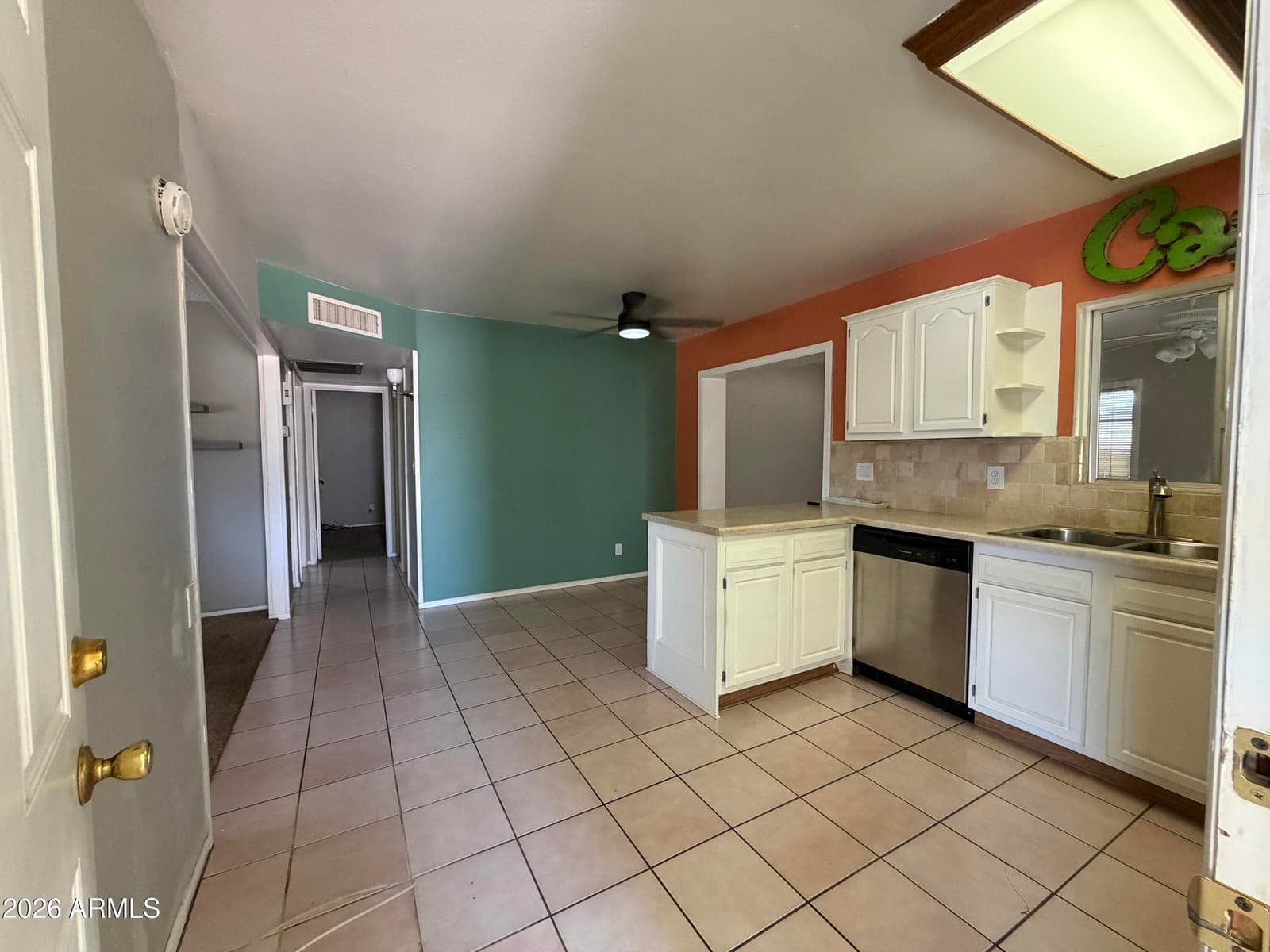 2354 E BETTY ELYSE Lane, Phoenix, AZ 85022 — photo 8 of 27
