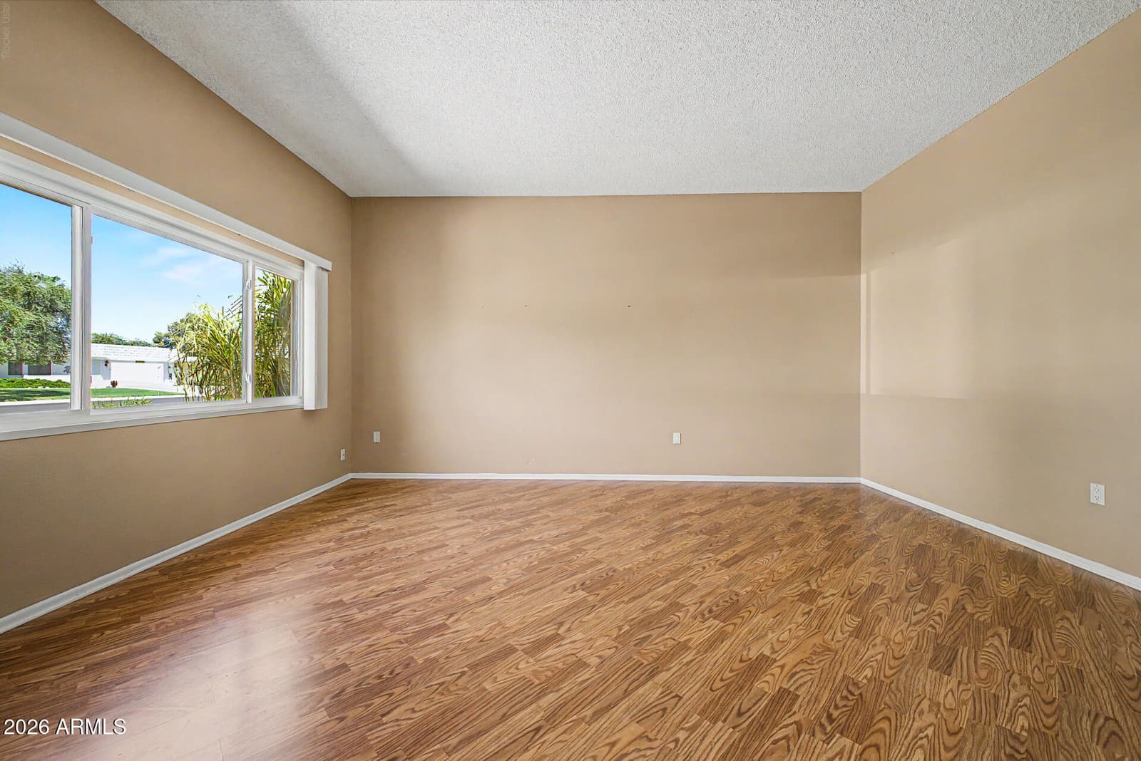 10433 W HUTTON Drive, Sun City, AZ 85351 — photo 3 of 45