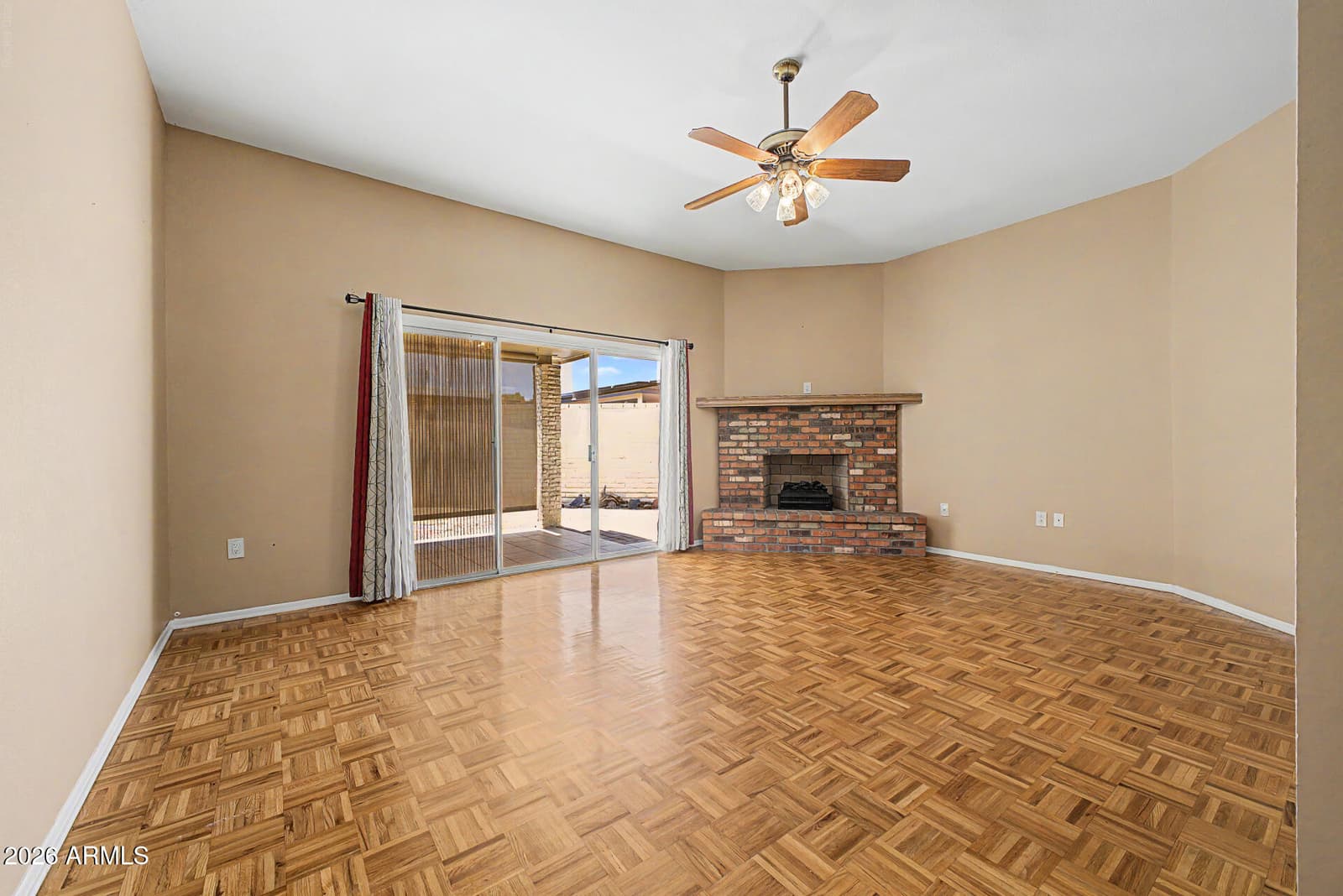 10433 W HUTTON Drive, Sun City, AZ 85351 — photo 13 of 45