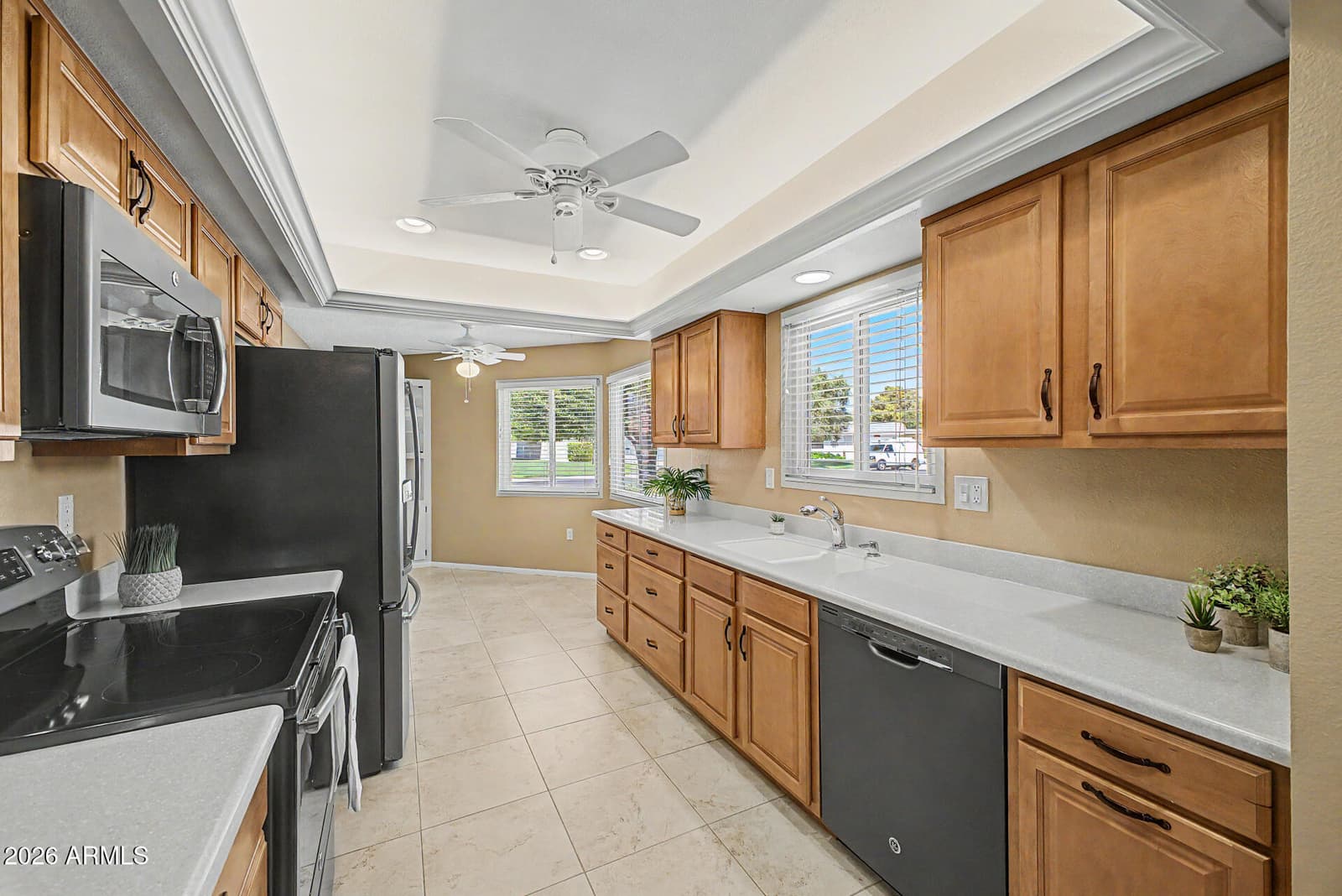 10433 W HUTTON Drive, Sun City, AZ 85351 — photo 5 of 45