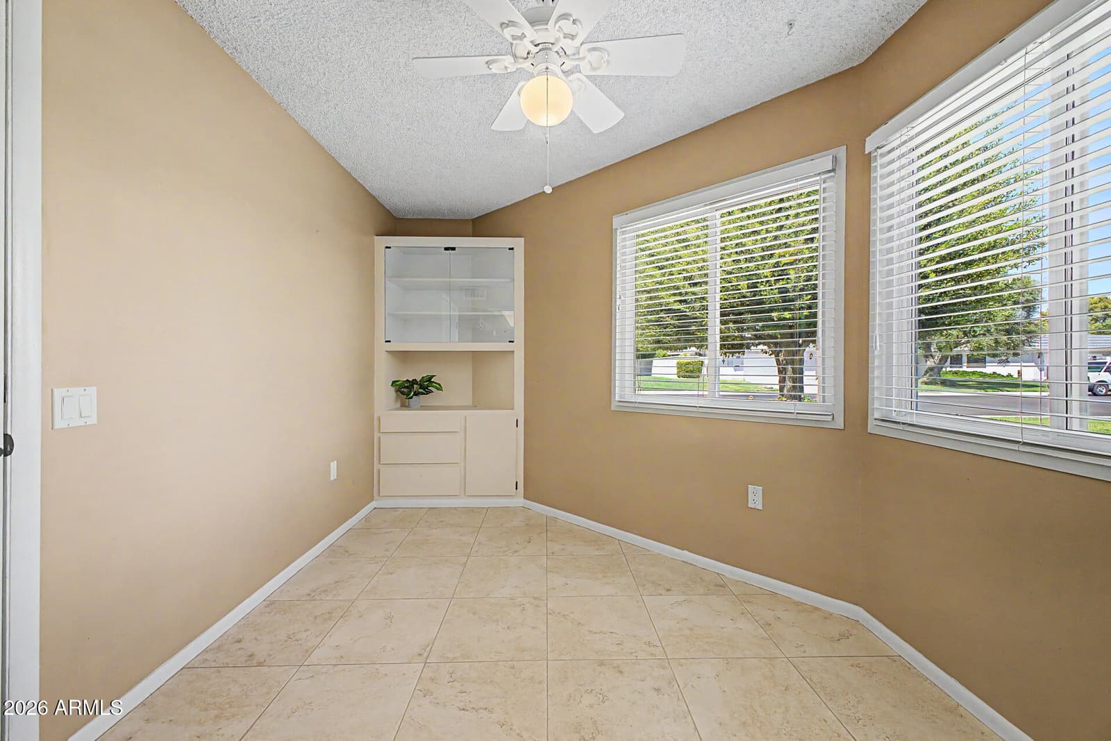 10433 W HUTTON Drive, Sun City, AZ 85351 — photo 10 of 45