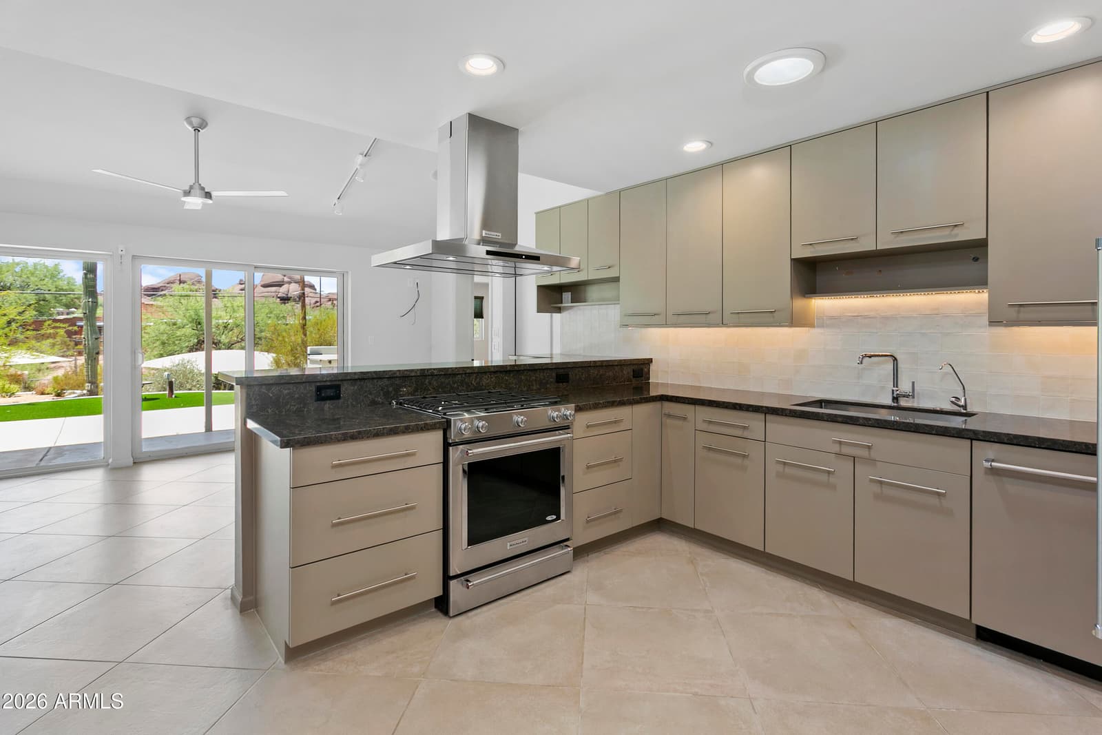 35 E PAPAGO Drive, Tempe, AZ 85288 — photo 10 of 45