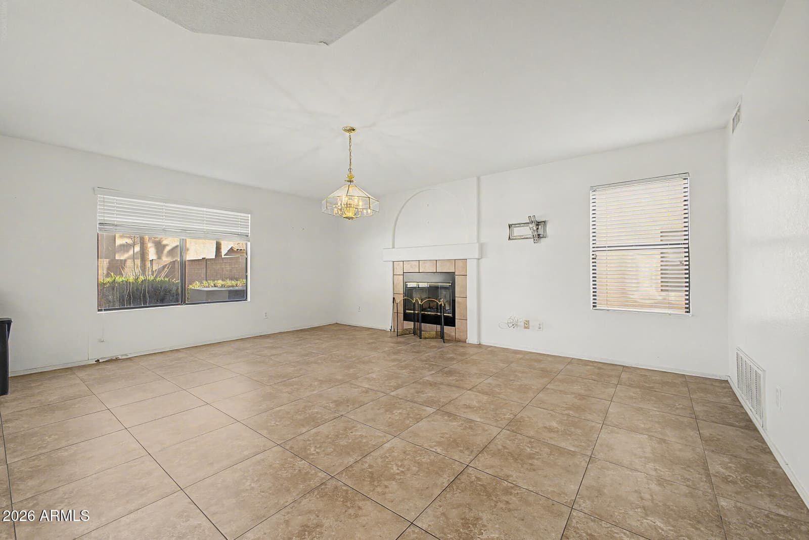 2031 E PARKSIDE Lane, Phoenix, AZ 85024 — photo 10 of 32