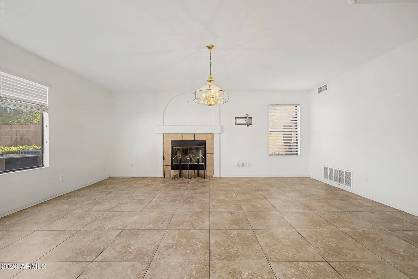 2031 E PARKSIDE Lane, Phoenix, AZ 85024 — photo 11 of 32